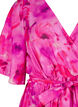 Knielanges Kleid mit Blumenprint und Wickeloptik, Pink Rose AOP, Packshot image number 2
