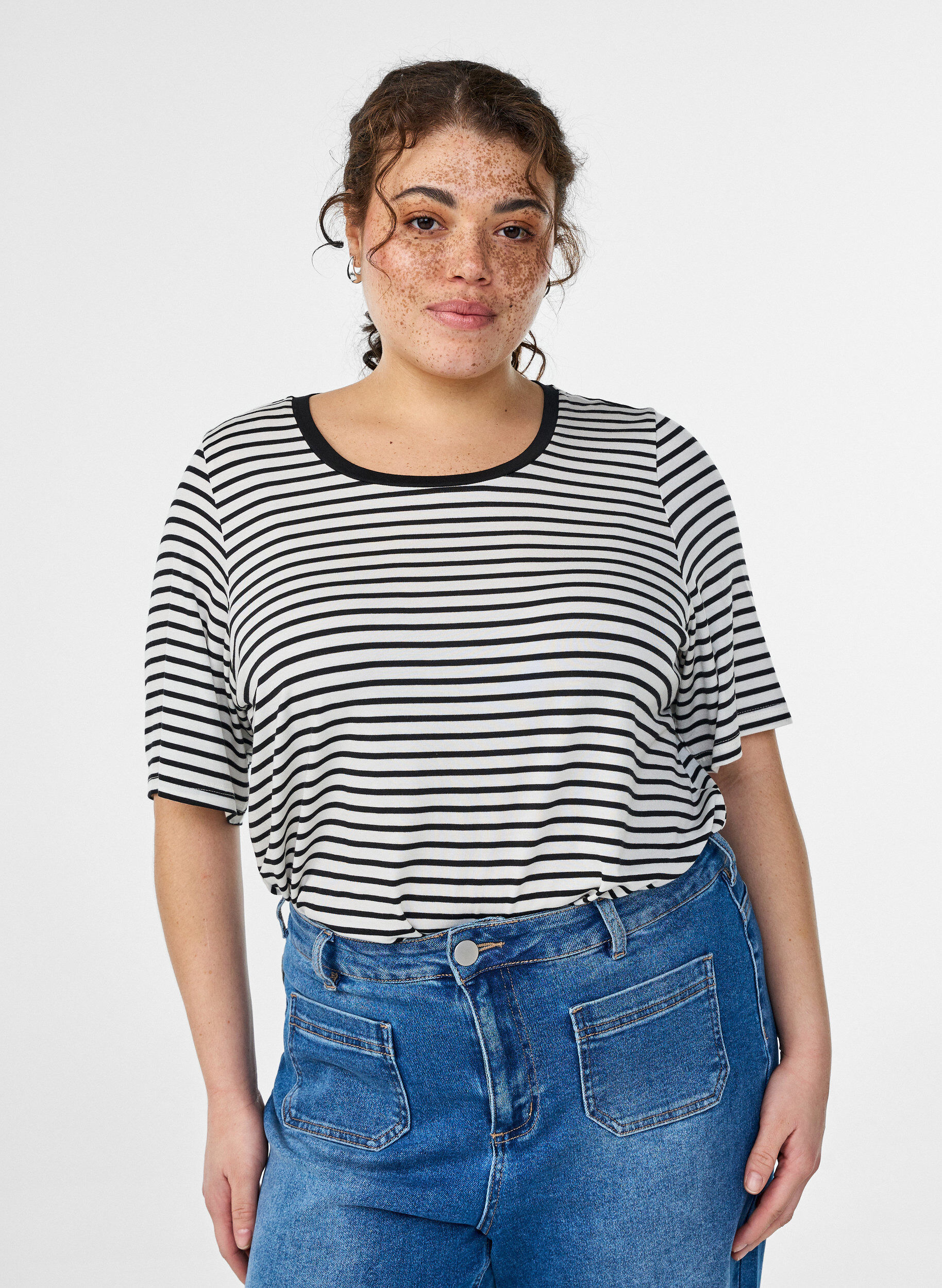 Gestreiftes T-Shirt aus TENCEL&trade; Lyocell, Wei&szlig;, Model