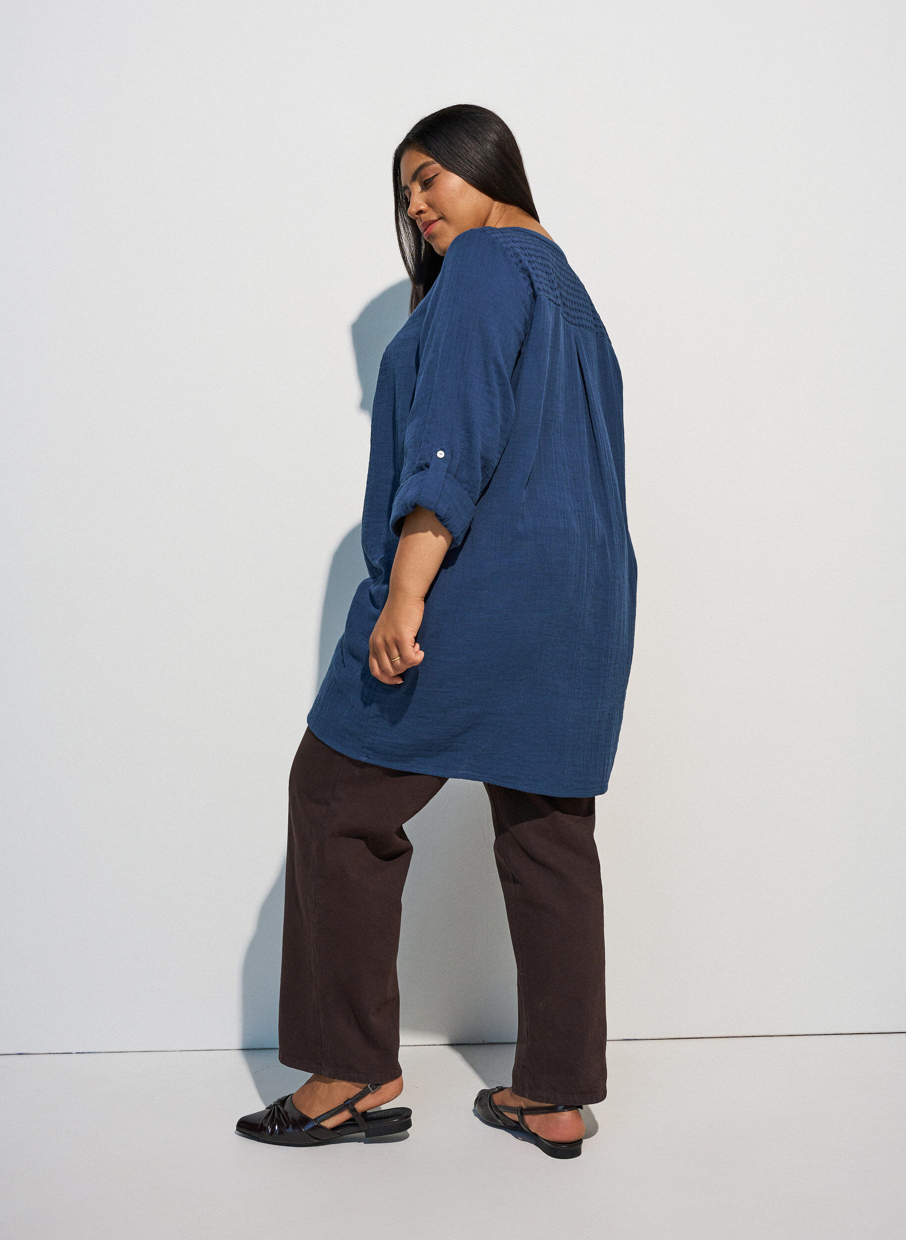 ZizziTunika aus Baumwollmusselin mit Broderie Anglaise, Blau, Model image number 2