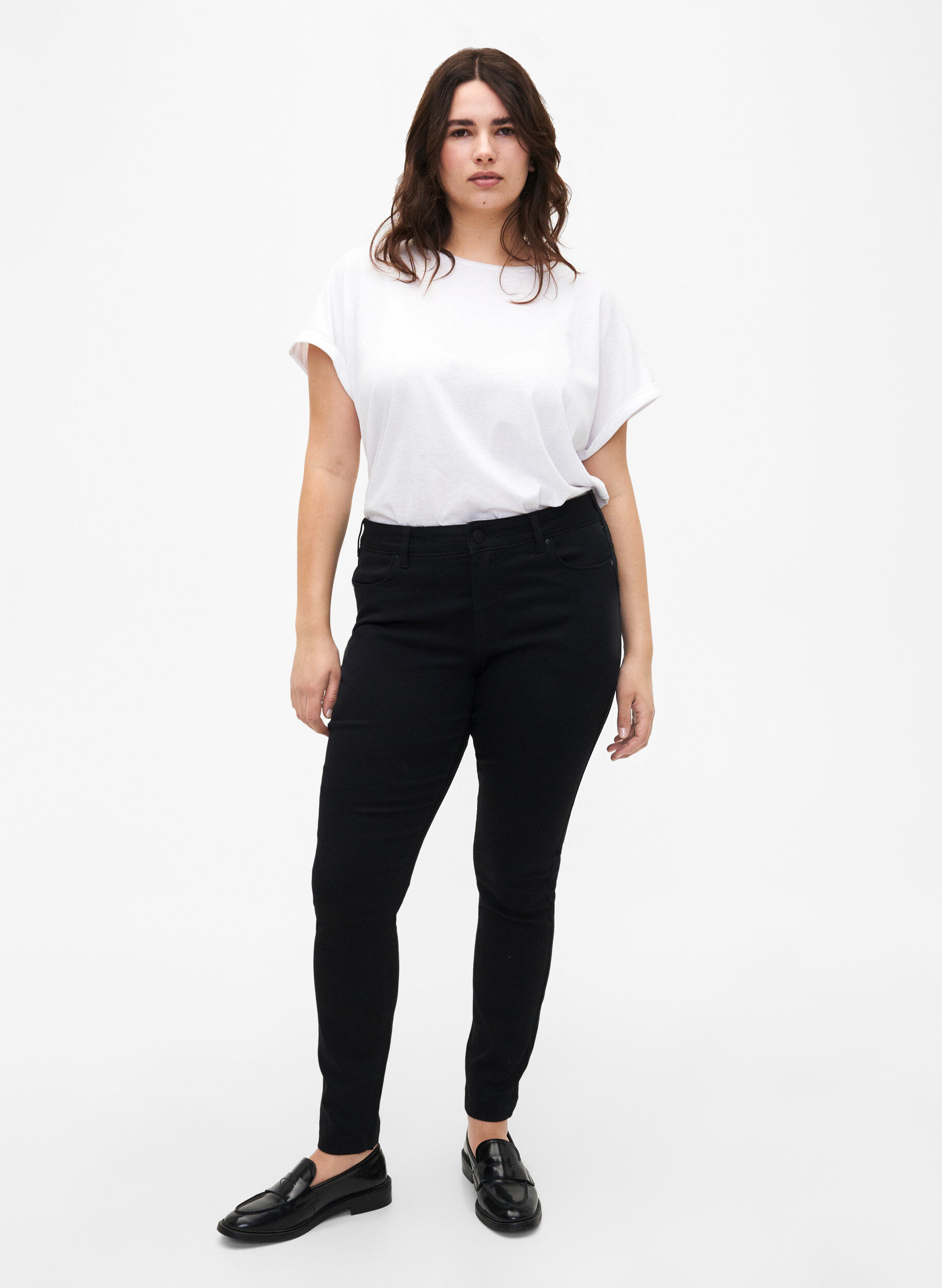 Zizzi Viona Jeans mit normaler Taille, Schwarz, Model image number 0
