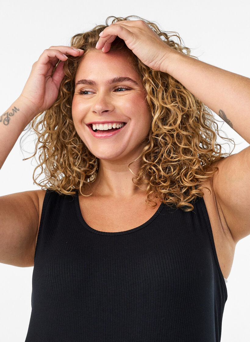 &Auml;rmelloses geripptes Kleid aus Viskose, Schwarz, Model image number 2