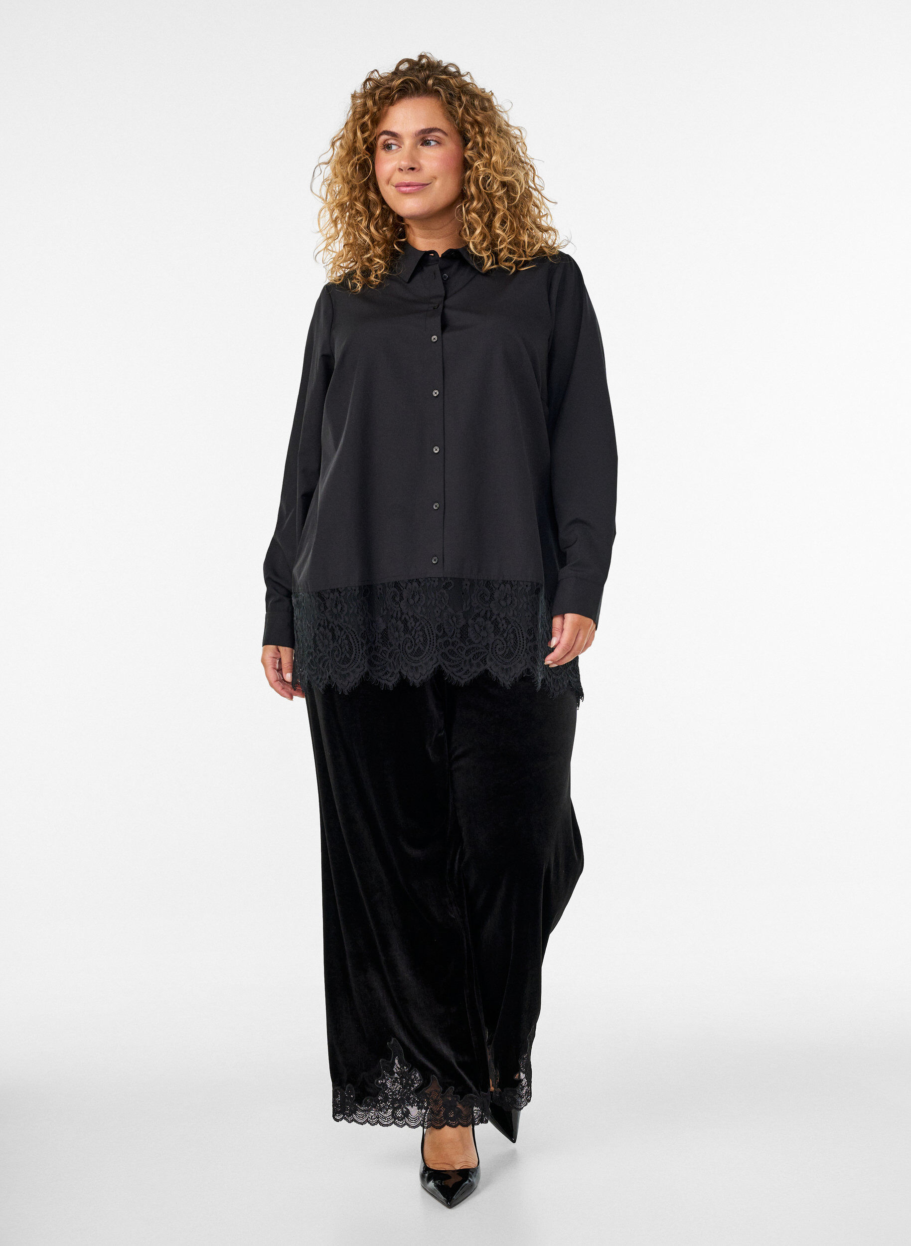 ZizziLockere Bluse mit breiten Spitzen, Schwarz, Model image number 1