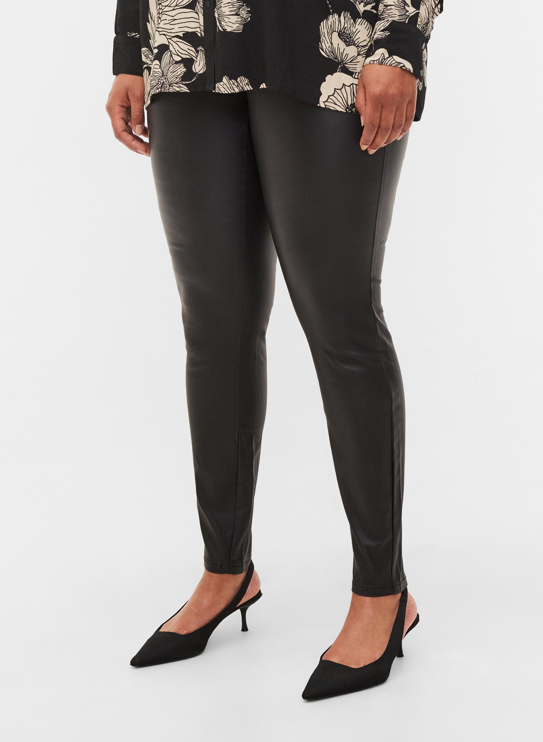 Zizzi Beschichtete Leggings aus Viskosemix, Black, Model image number 2