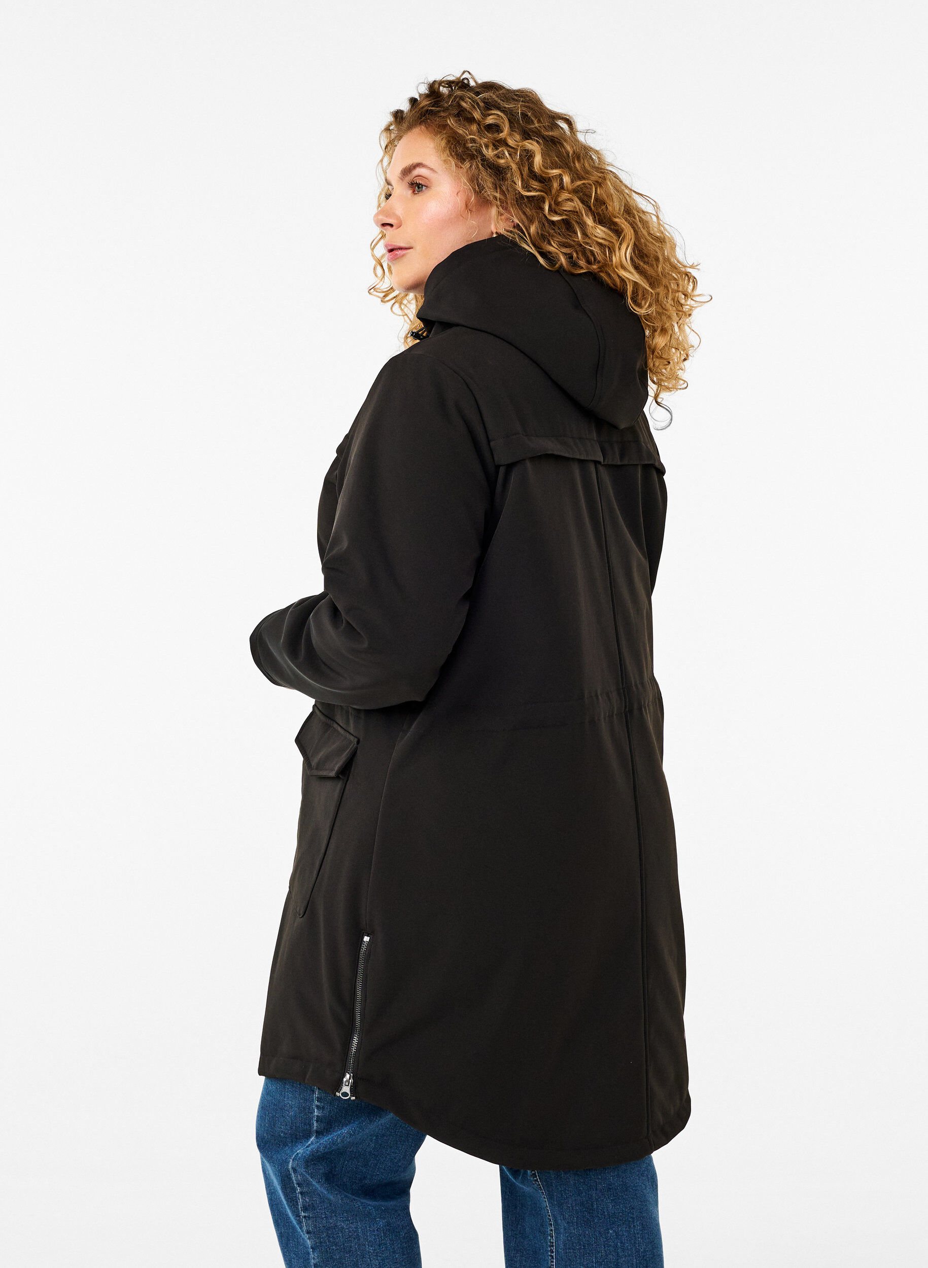 Zizzi Wasserabweisende Softshell-Jacke mit Steppfutter, Schwarz, Model image number 2