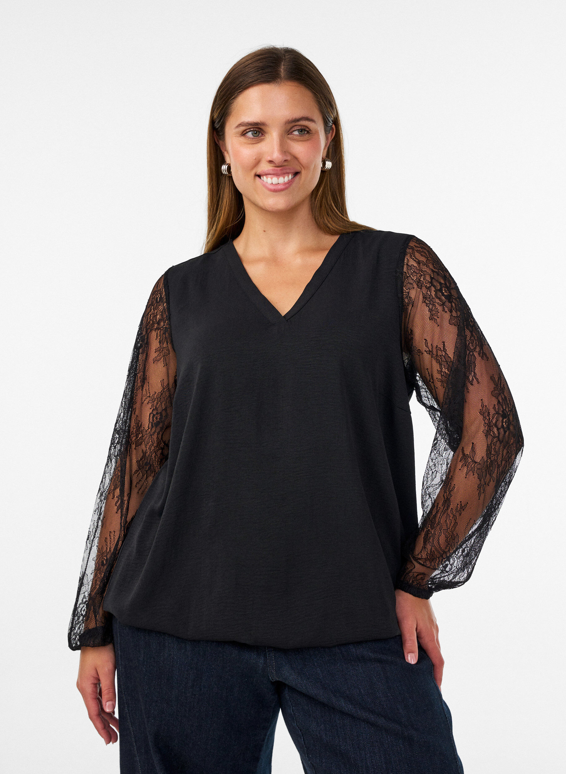 Bluse mit &Auml;rmeln aus Spitze und Ballonform, Schwarz, Model