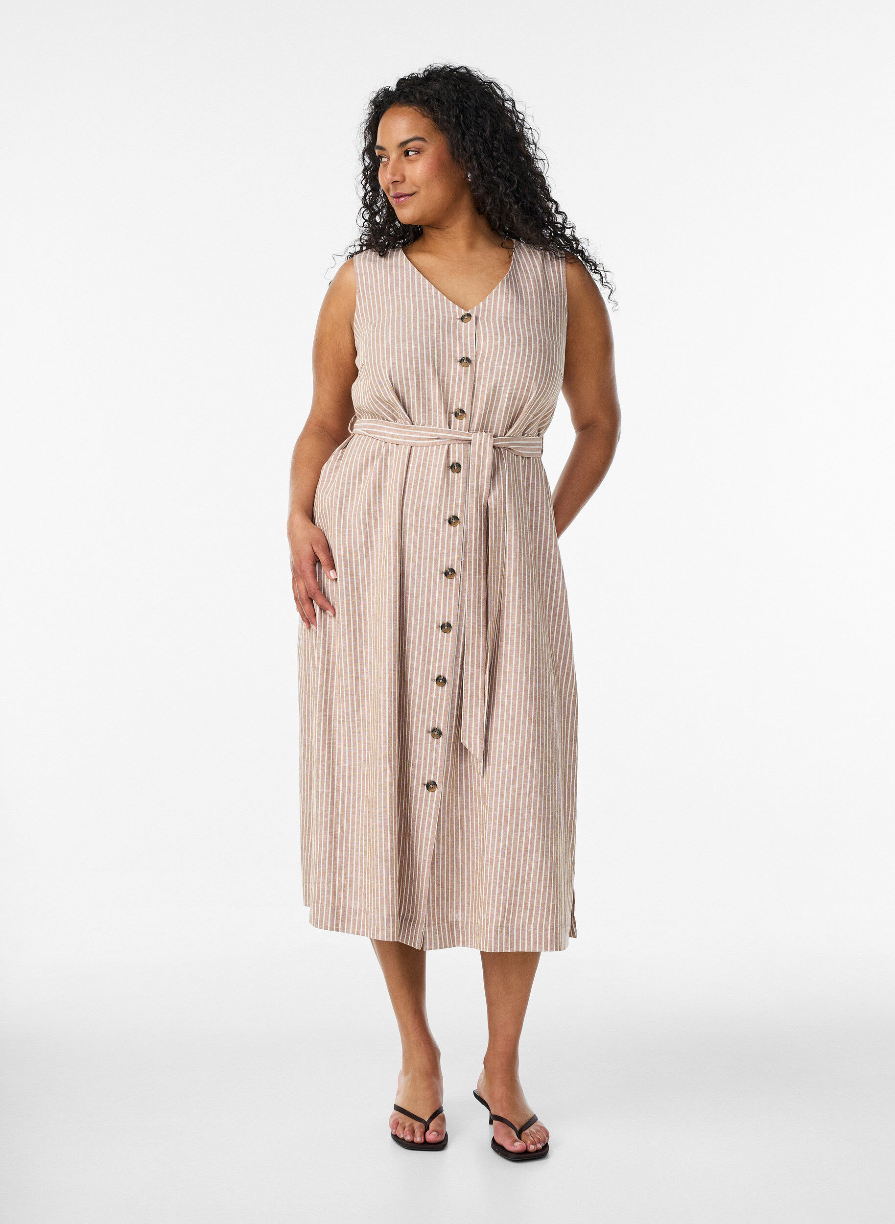 Zizzi&Auml;rmelloses gestreiftes Midikleid aus Leinen und Viskose, Beige, Model image number 0