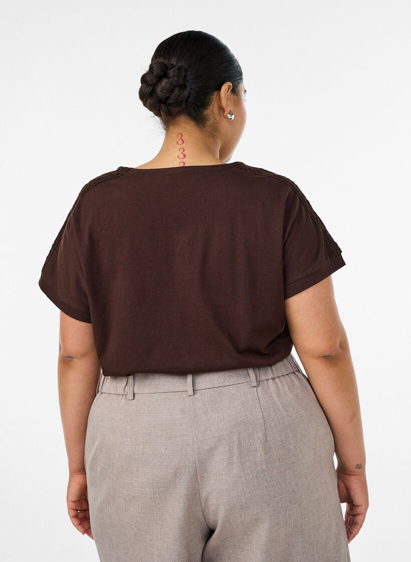 T-Shirt aus Baumwolle mit H&auml;keldetail, Braun, Model image number 2