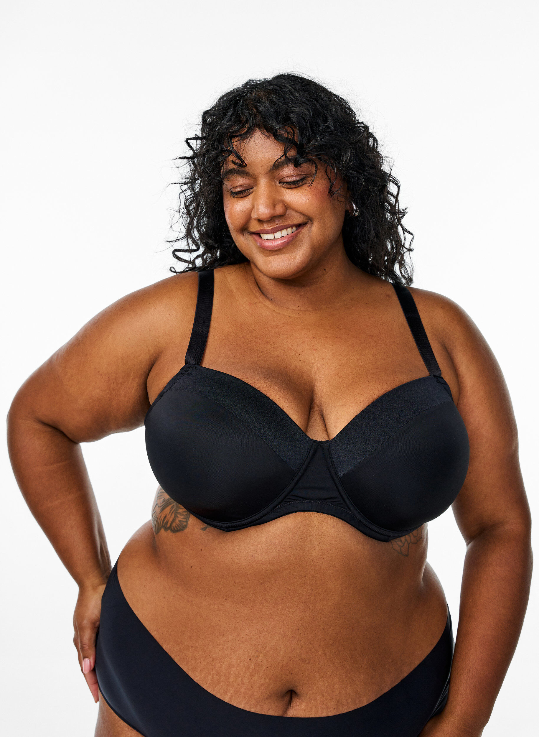 Zizzi Vorgeformter BH aus Mikrofaser mit Satindetail, Schwarz, Model image number 0