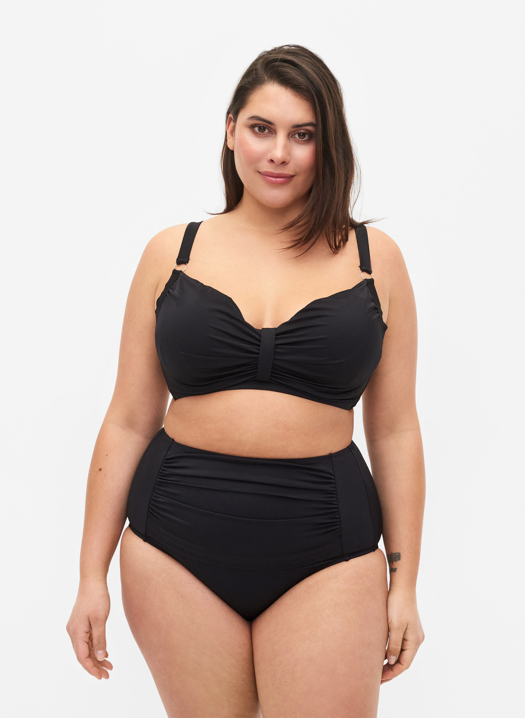 Bikini-Unterteil mit hoher Taille, Schwarz, Model