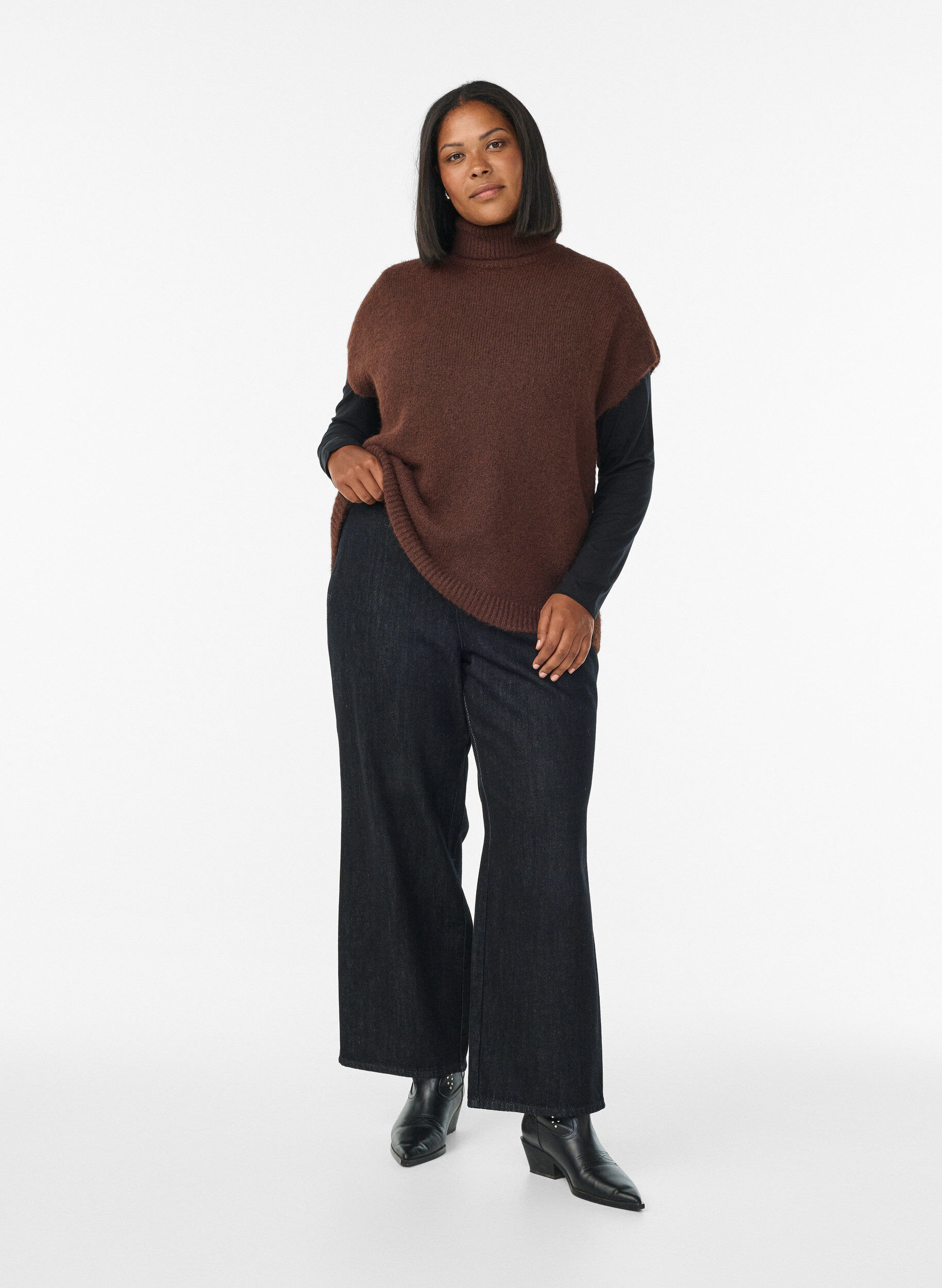 Zizzi &Auml;rmellose Strickweste mit Rollkragen, Braun, Model image number 1