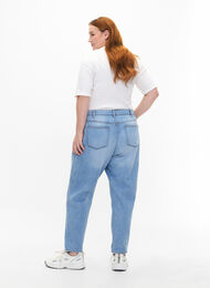 Mille Mom-Fit-Jeans mit Destroyed-Effekt, Light Blue, Model