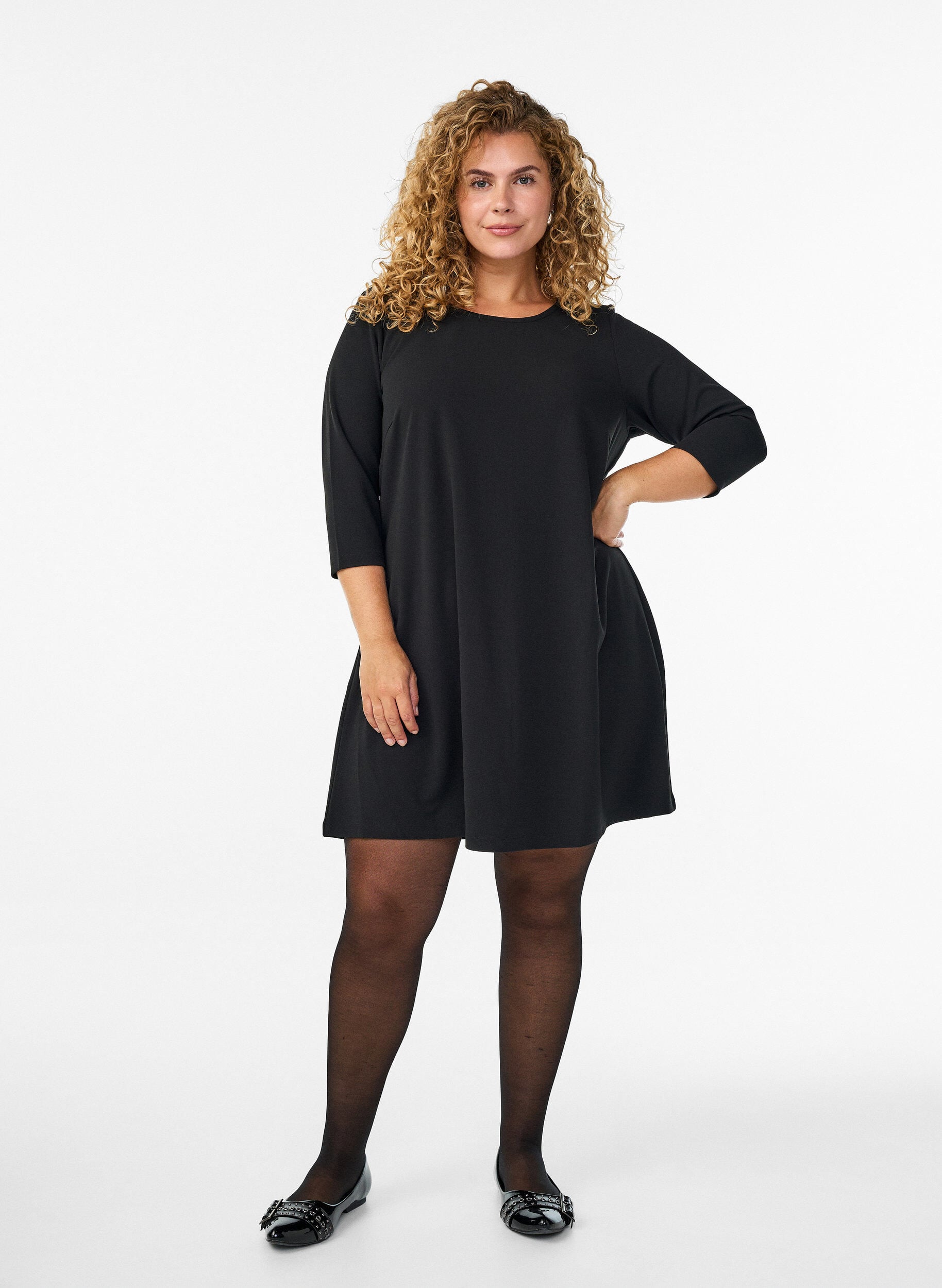 ZizziKurz geschnittenes A-Linien Kleid aus Webstoff mit 3/4 &Auml;rmeln, Schwarz, Model image number 1