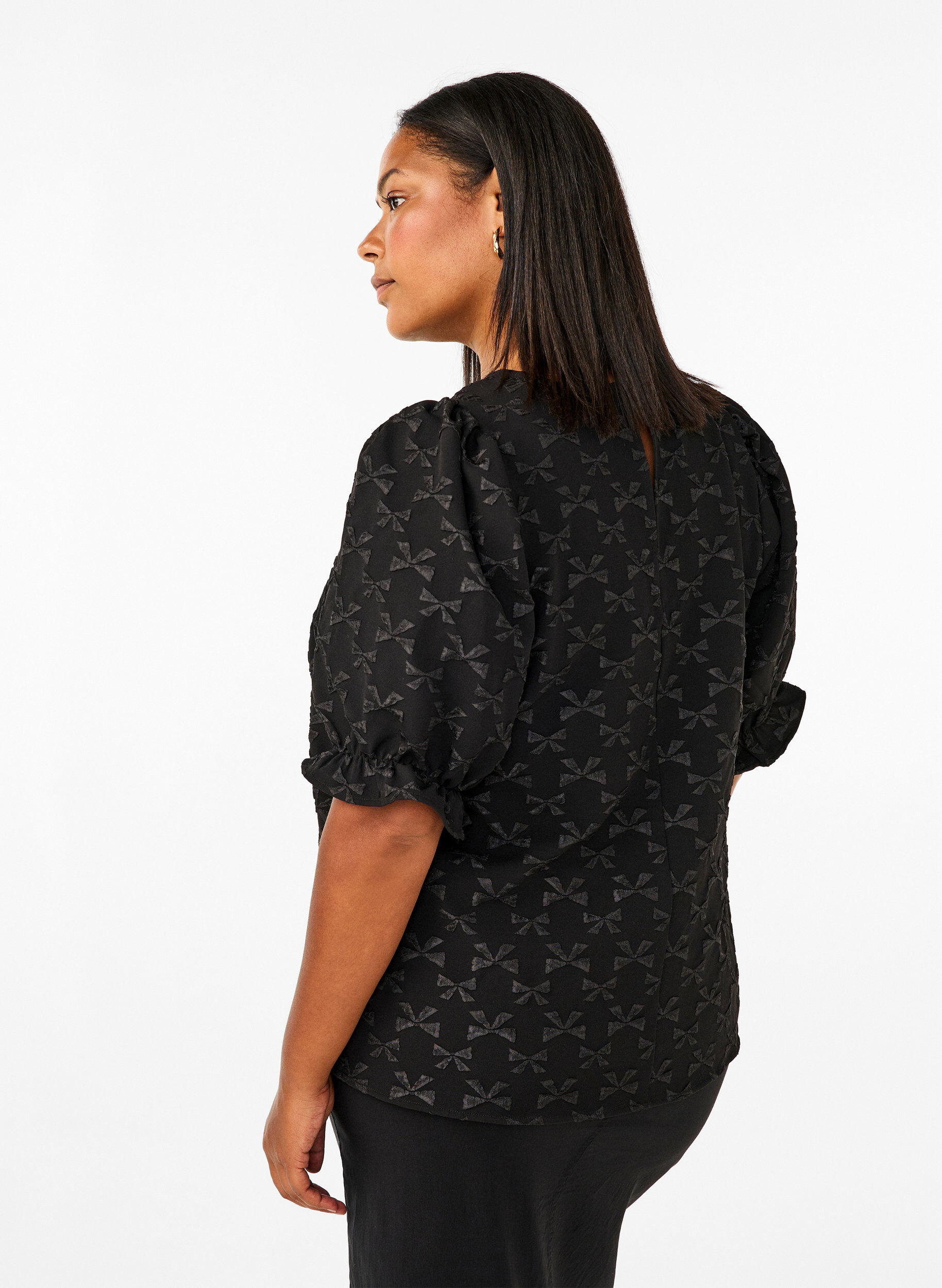 Zizzi Kurz&auml;rmelige Jacquard-Bluse mit Schleifen, Black W. Bow, Model image number 1