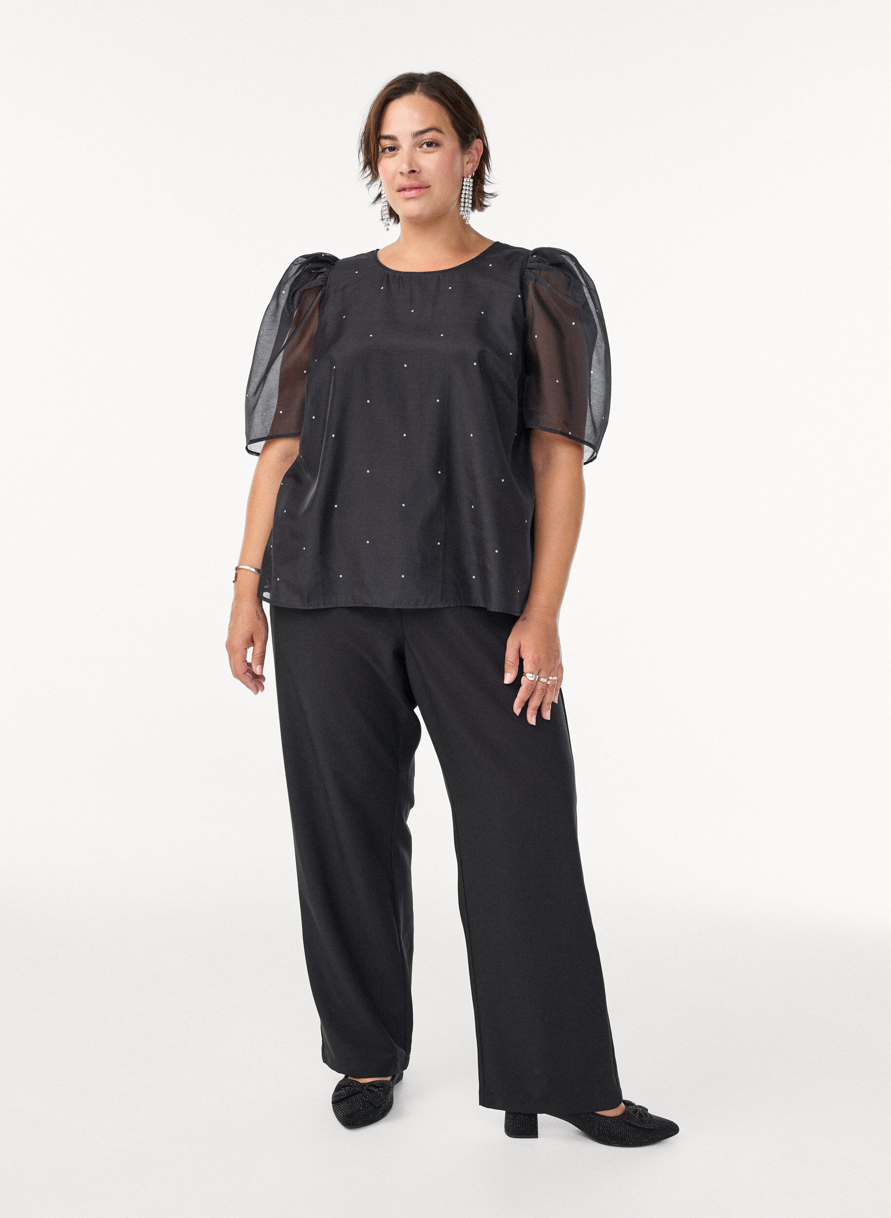 Zizzi Partybluse in Organza-Optik mit Punkten, Schwarz, Model image number 1