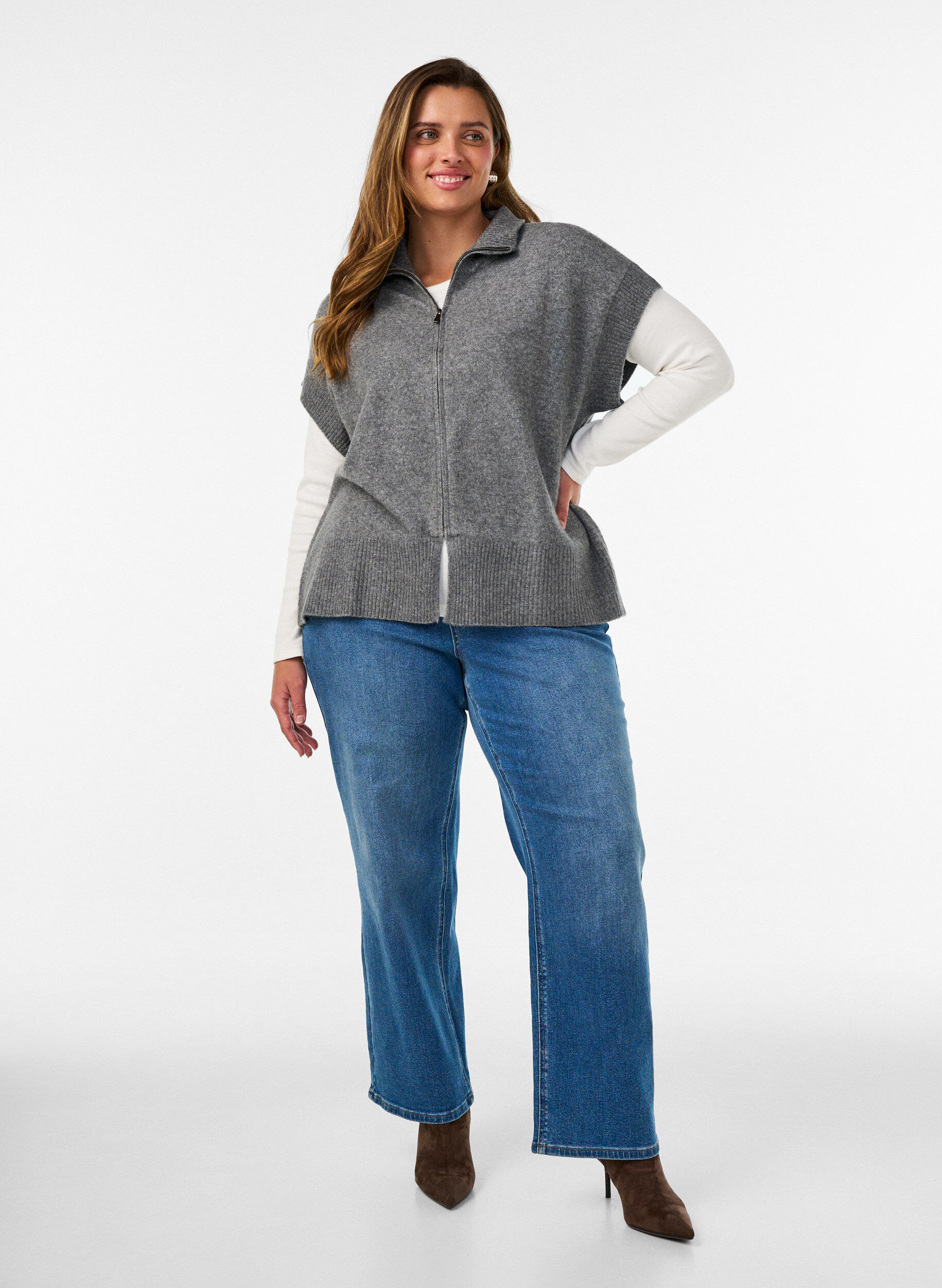 ZizziStrickweste mit hohem Kragen und Rei&szlig;verschluss, Grau, Model image number 1
