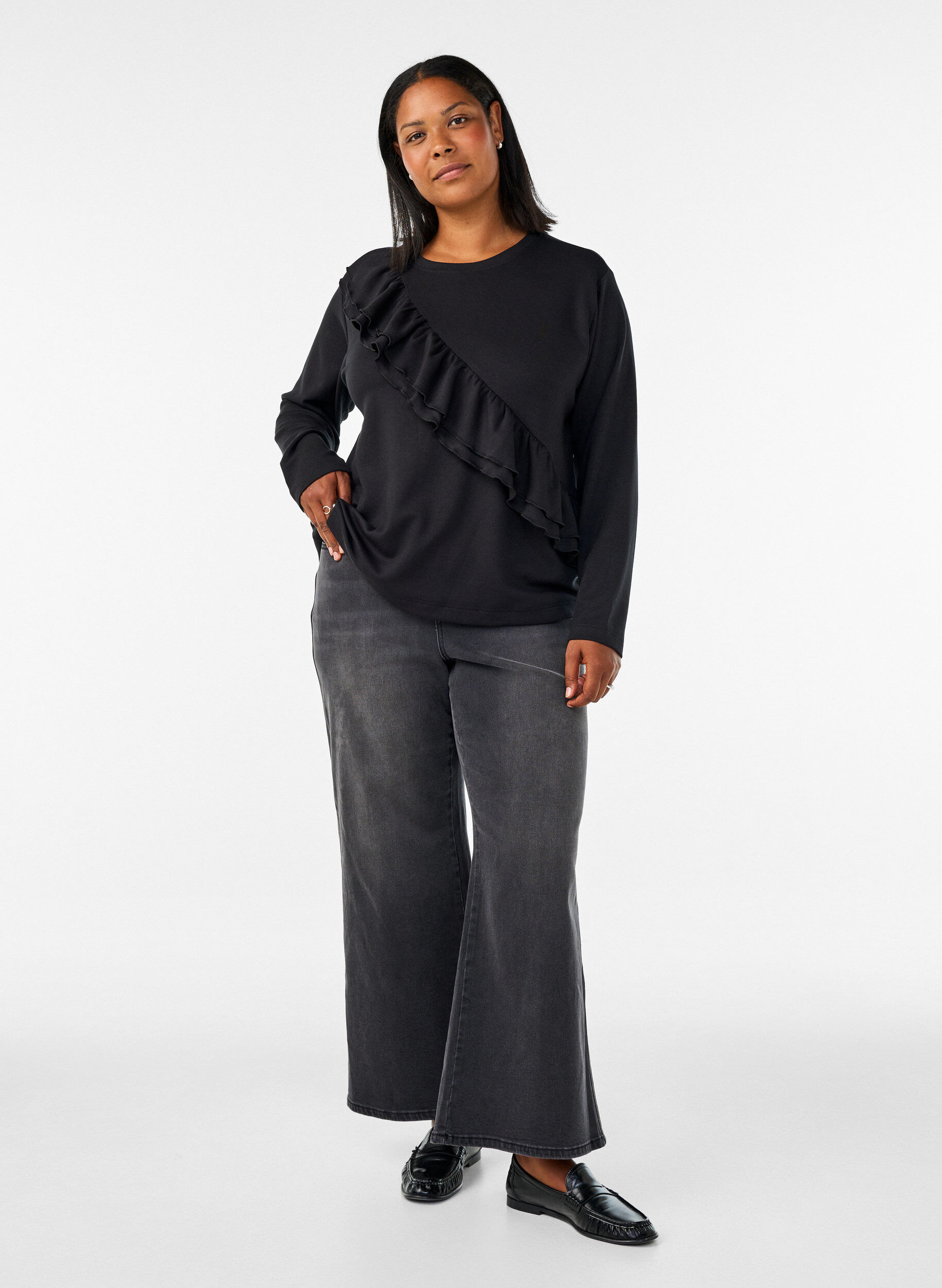 ZizziBluse aus Jersey mit diagonalem R&uuml;schendetail, Schwarz, Model image number 1