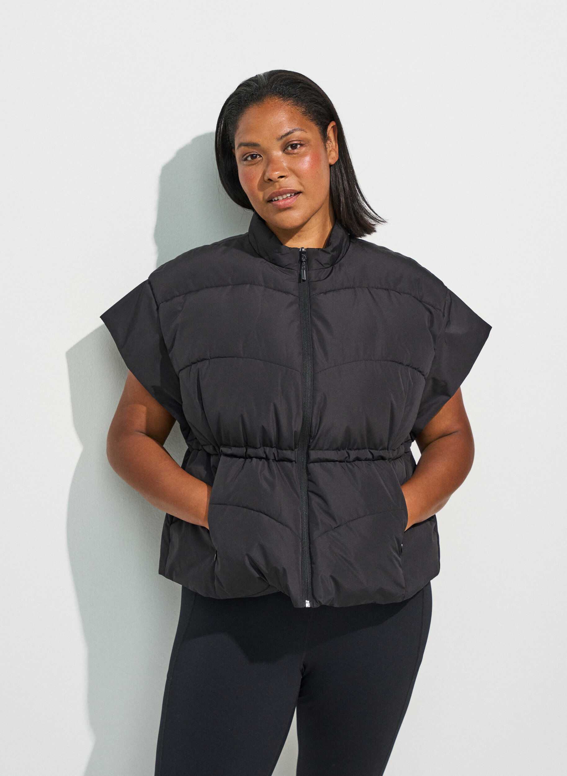 ZizziSteppweste mit verstellbarer Taille, Schwarz, Model image number 0
