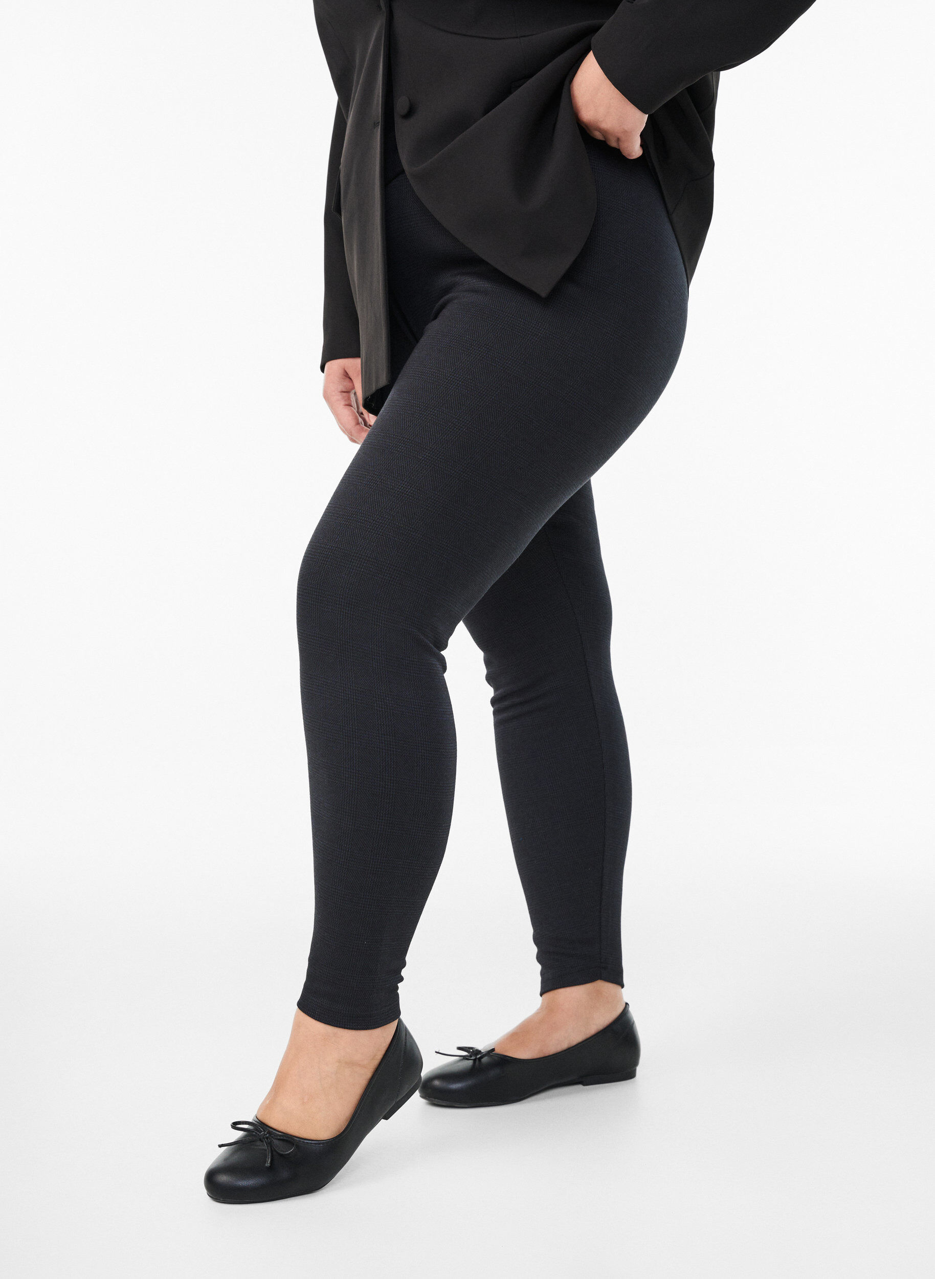 Leggings mit normaler Taille und Muster, Schwarz, Model