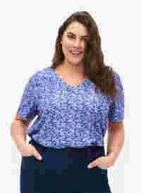 FLASH - Bedrucktes T-Shirt mit V-Ausschnitt, Blue Rose Ditsy, Model
