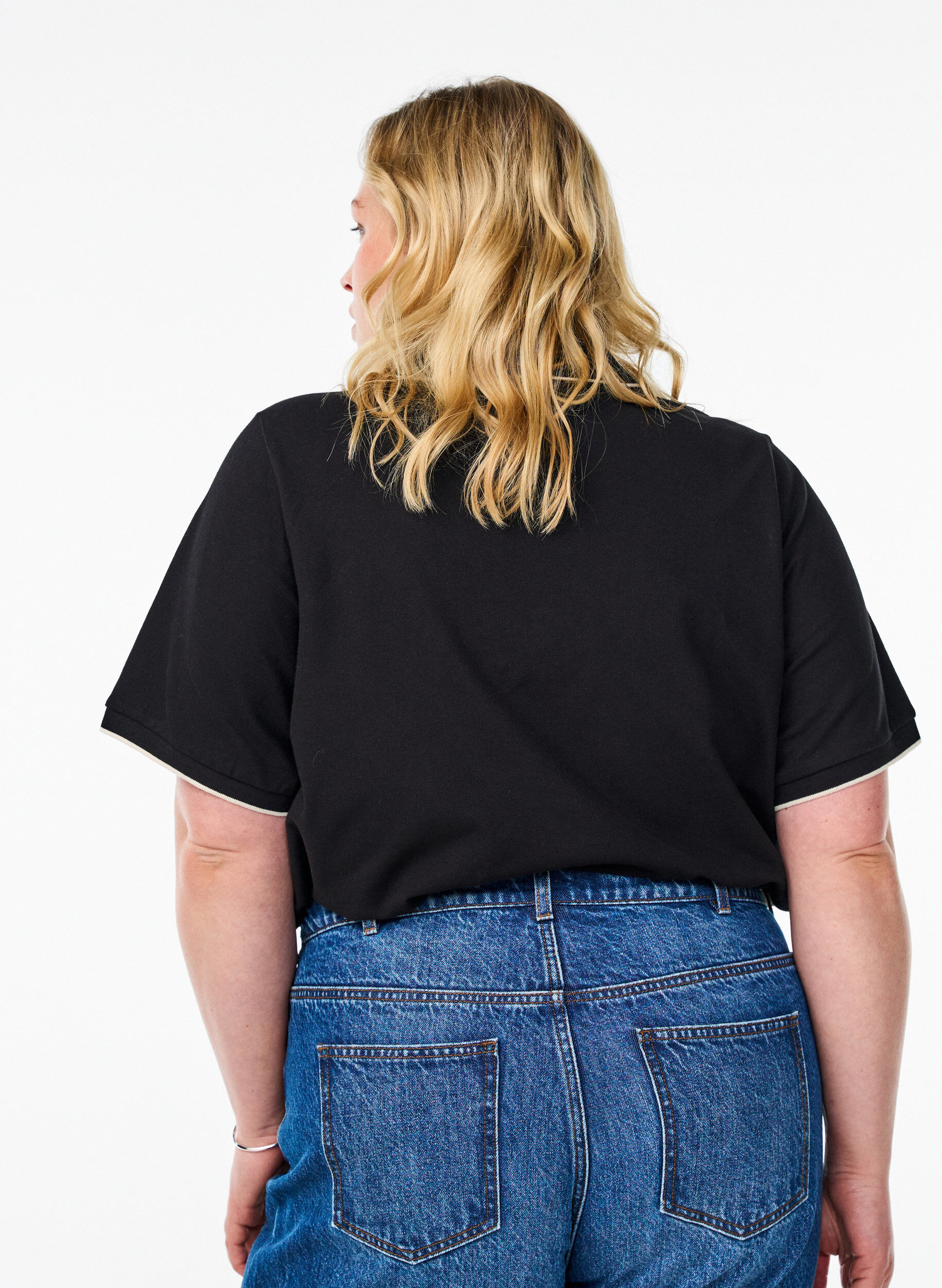 Zizzi Poloshirt mit kurzen &Auml;rmeln, Schwarz, Model image number 2