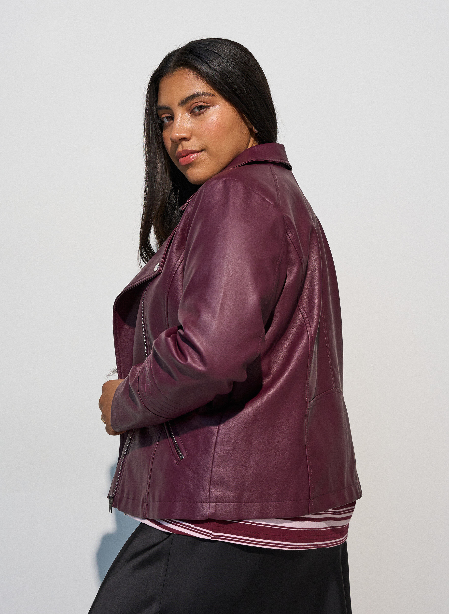 ZizziBikerjacke aus Kunstleder, Rot, Model image number 2