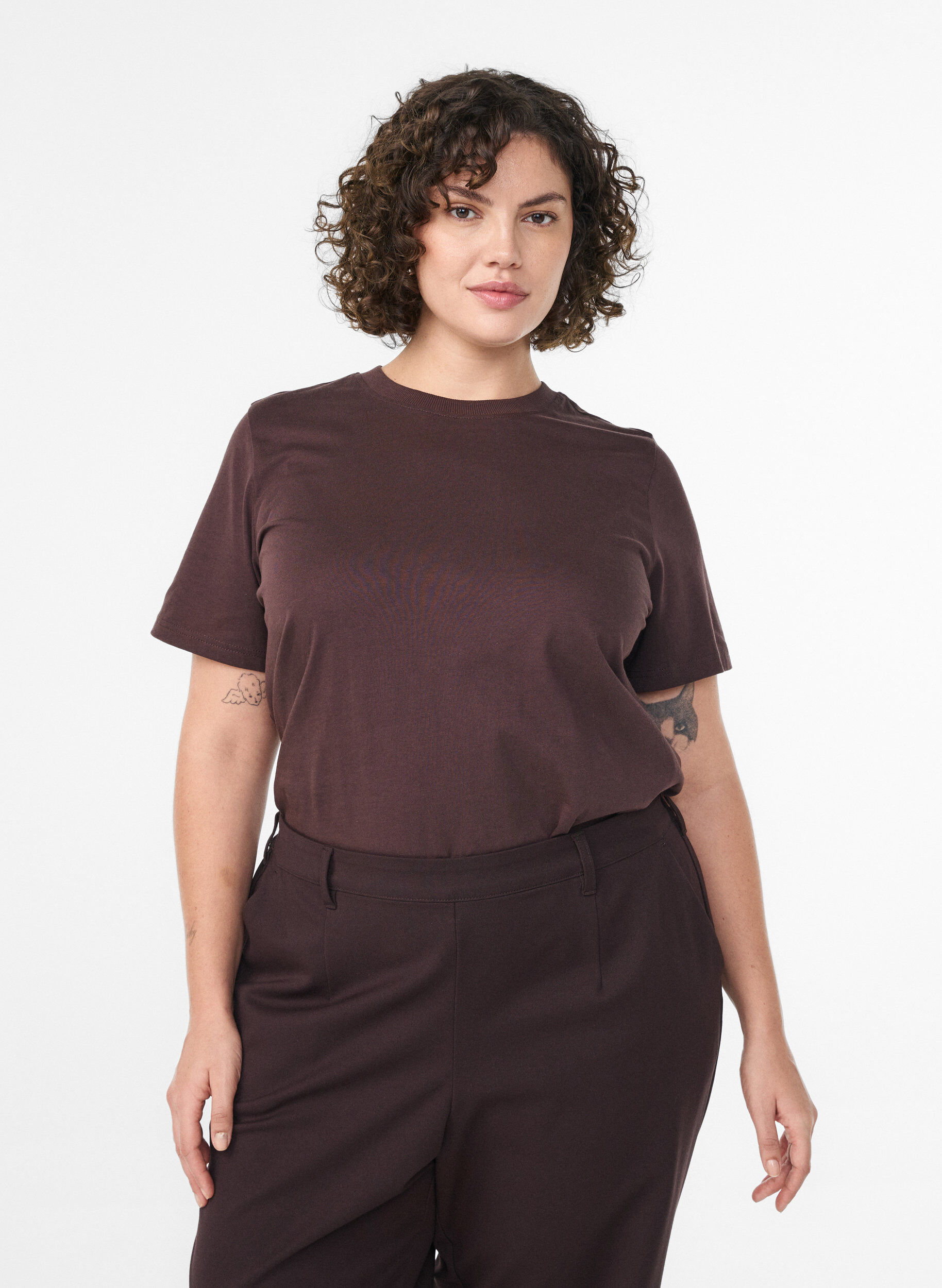 Zizzi Basic-T-Shirt aus Baumwolle mit Rundhalsausschnitt, Braun, Model image number 0