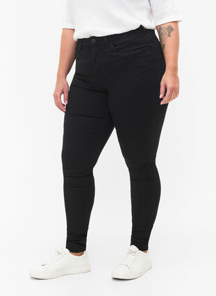 Super Slim Amy Jeans mit hoher Taille, Black, Model image number 2