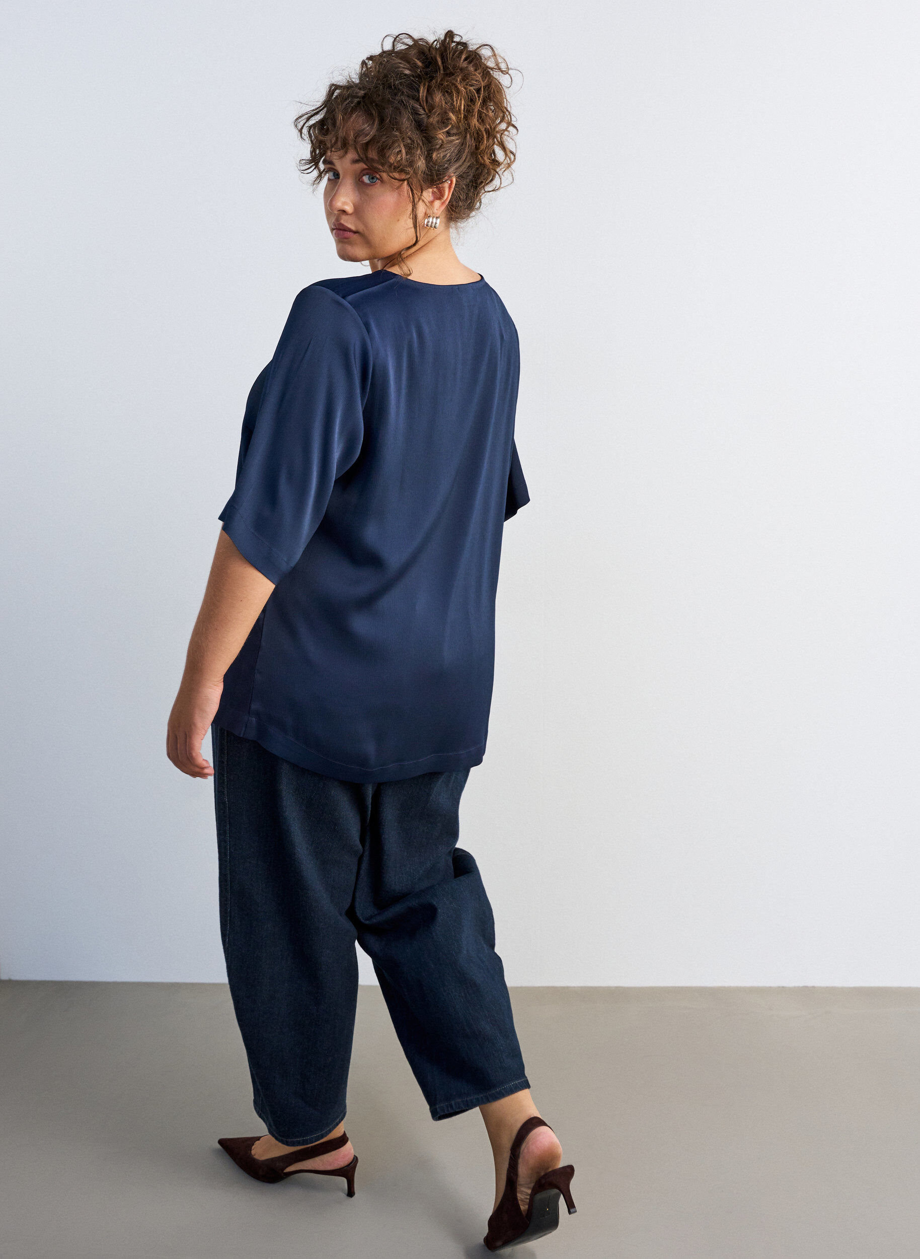 ZizziBluse aus Satin mit ellenbogenlangen &Auml;rmeln, Blau, Model image number 2