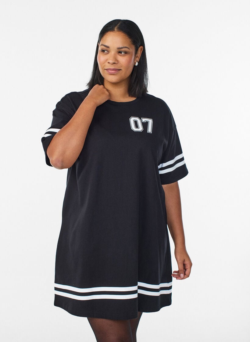 Sportliches T-Shirtkleid aus Baumwolle, Schwarz, Model image number 0