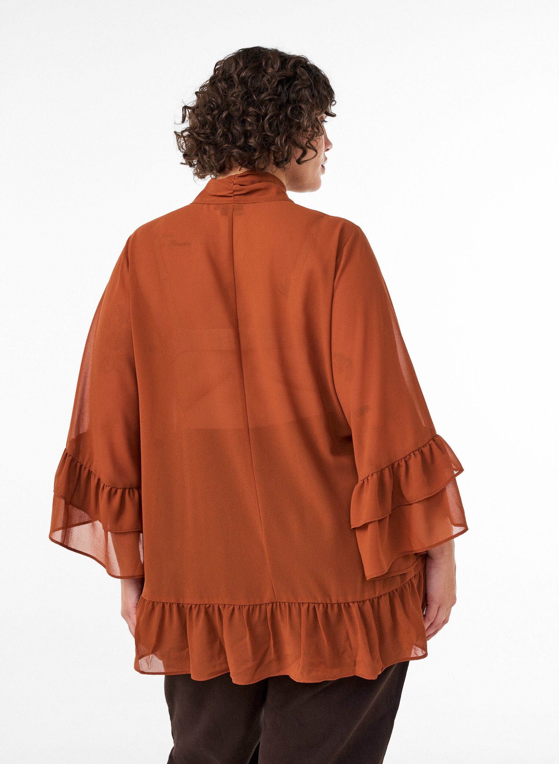 ZizziBluse mit Bindeband und R&uuml;schendetails, Braun, Model image number 2
