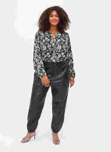 Langarm Bluse mit Print und V-Ausschnitt, Leaf AOP, Model image number 2