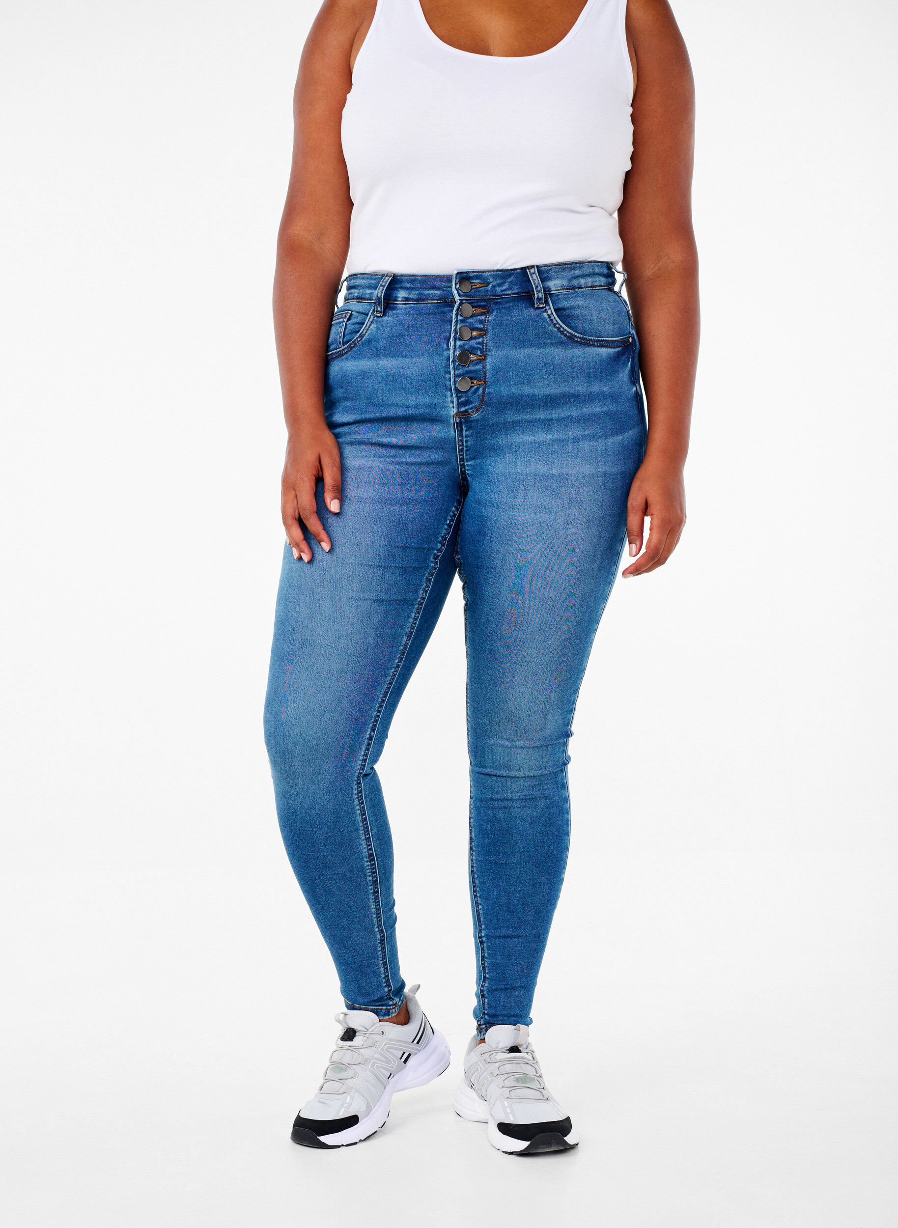 Zizzi Amy Jeans mit hohem Bund und Knopfverschluss, Blue Denim, Model image number 2