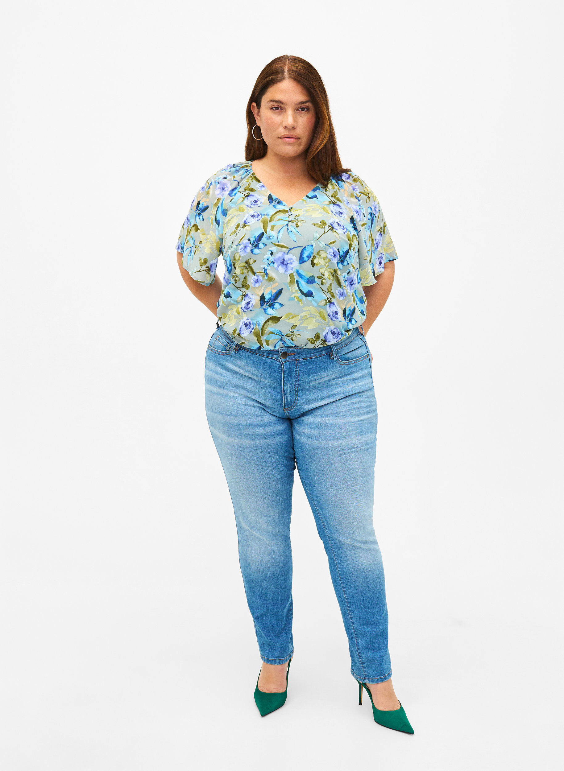 Zizzi Gebl&uuml;mte Partybluse mit kurzen &Auml;rmeln, Wrought Iron AOP, Model image number 2