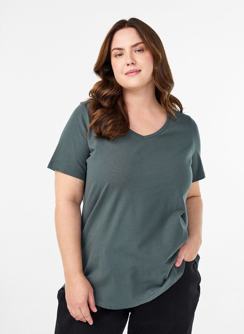 Einfarbiges basic T-Shirt aus Baumwolle, Gr&uuml;n, Model image number 0