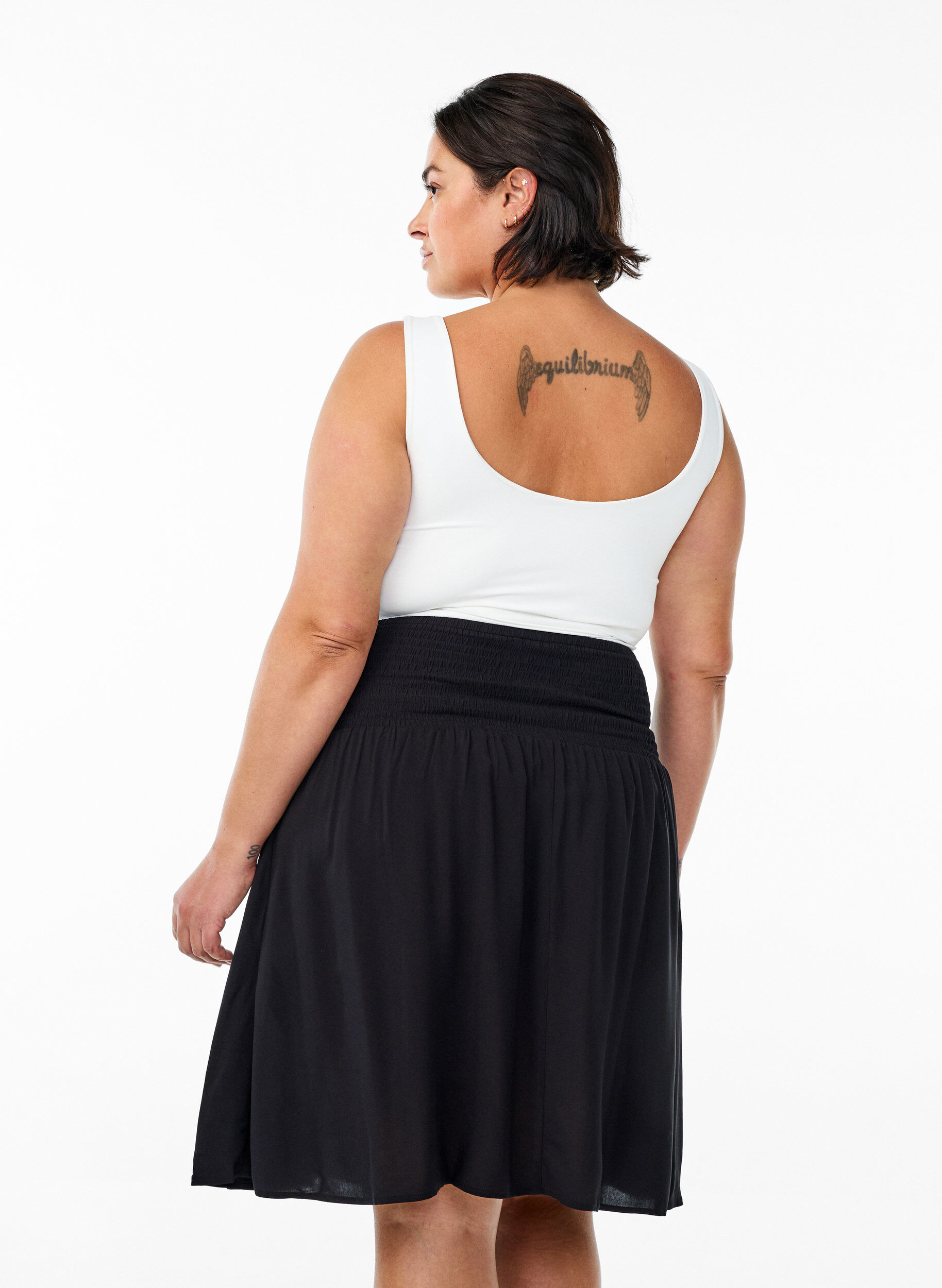 Zizzi Kurzer Rock mit Smokbund, Schwarz, Model image number 2