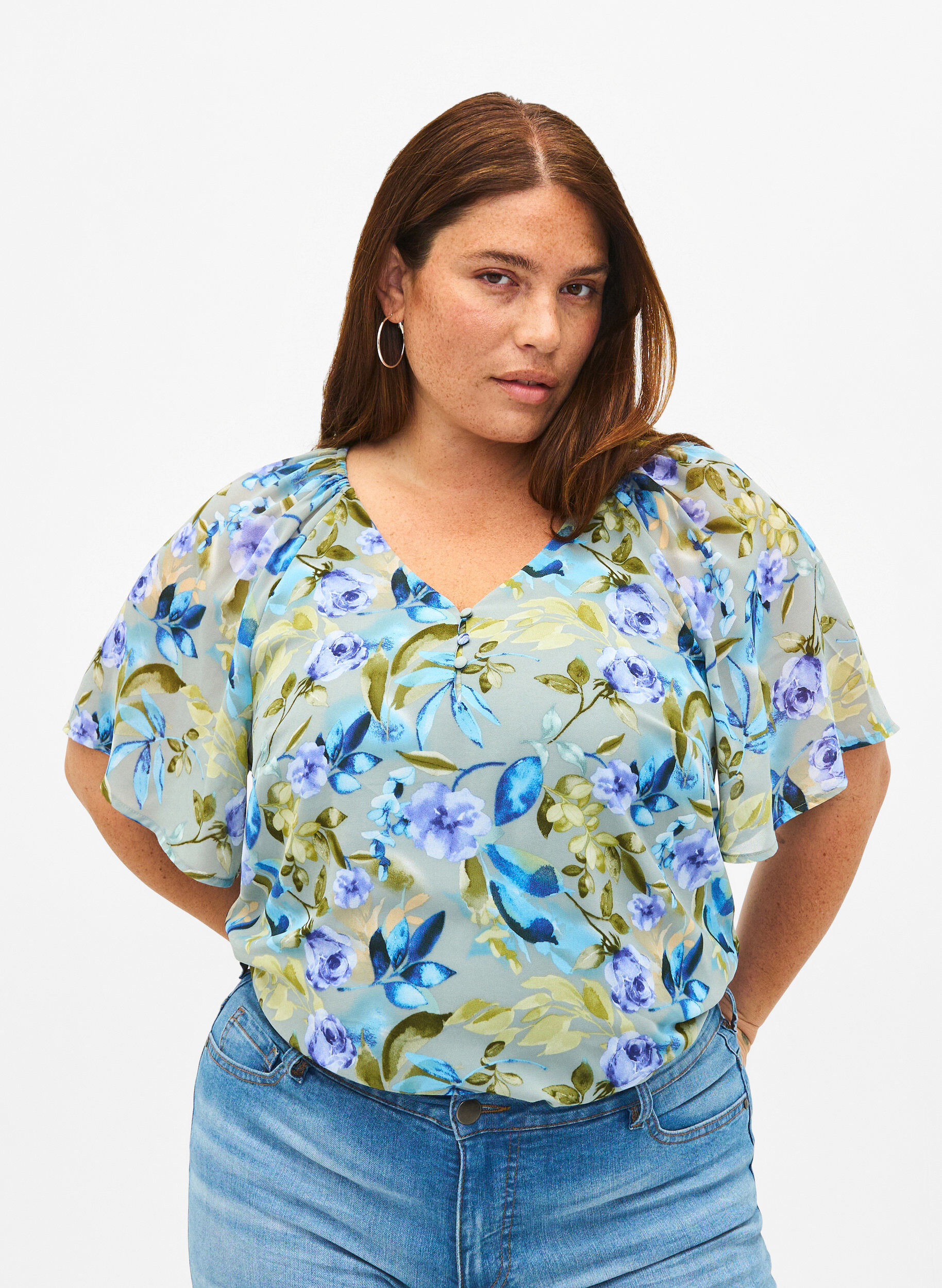 Zizzi Gebl&uuml;mte Partybluse mit kurzen &Auml;rmeln, Wrought Iron AOP, Model image number 0