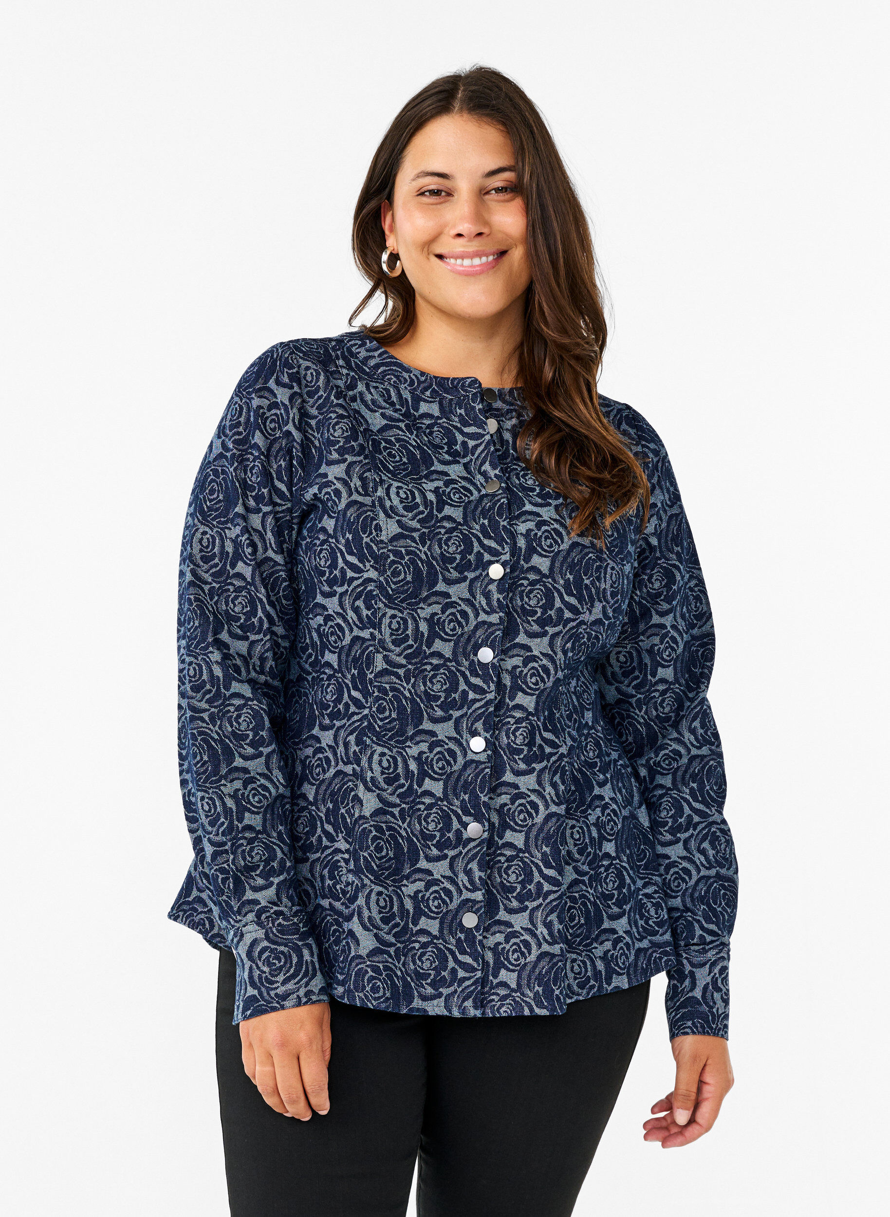 Zizzi Denim-Shirt mit Rosenmuster, Denim Rose AOP, Model image number 0