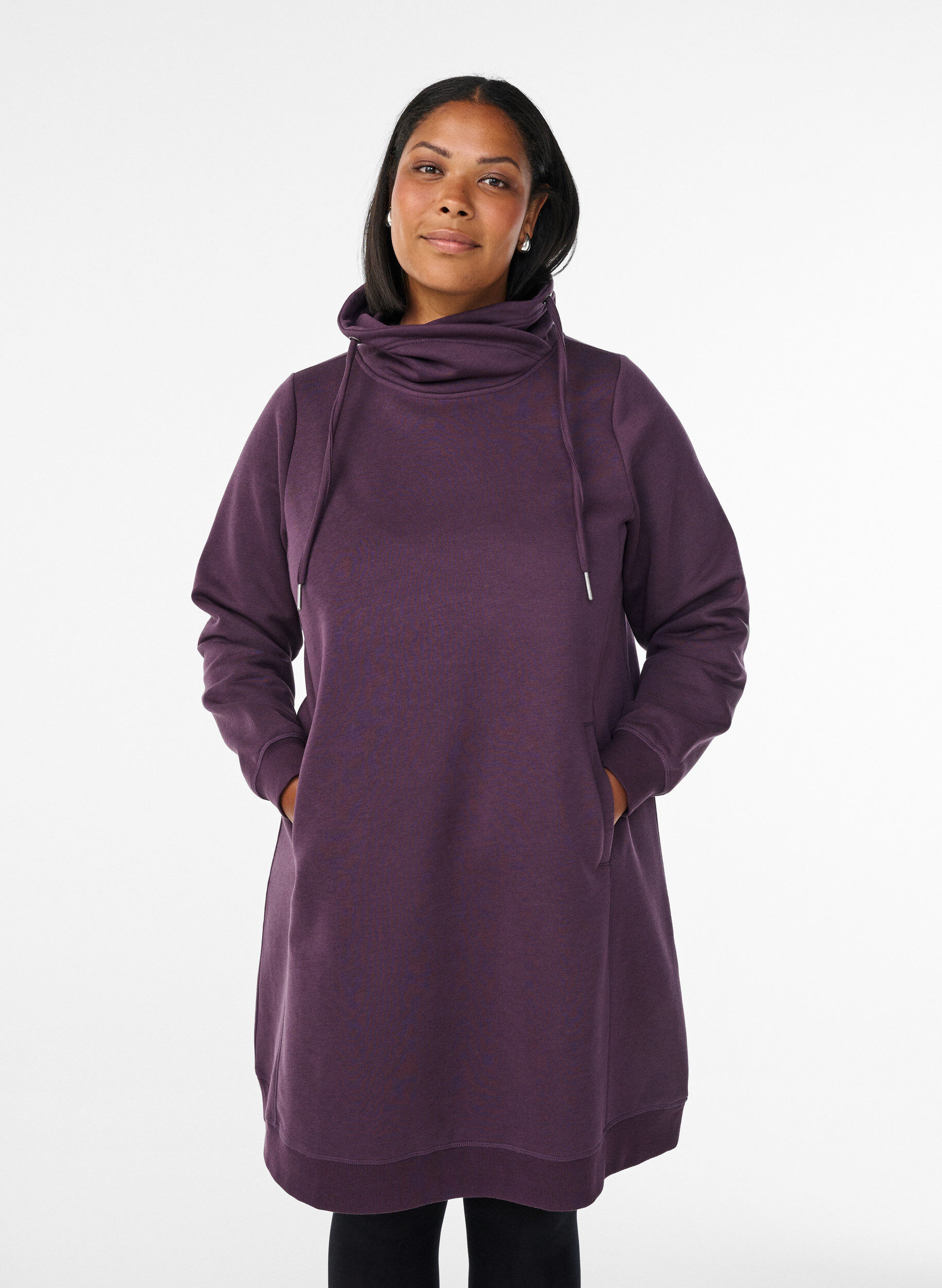Kurzes Sweatshirtkleid mit Stehkragen und Taschen, Lila, Model