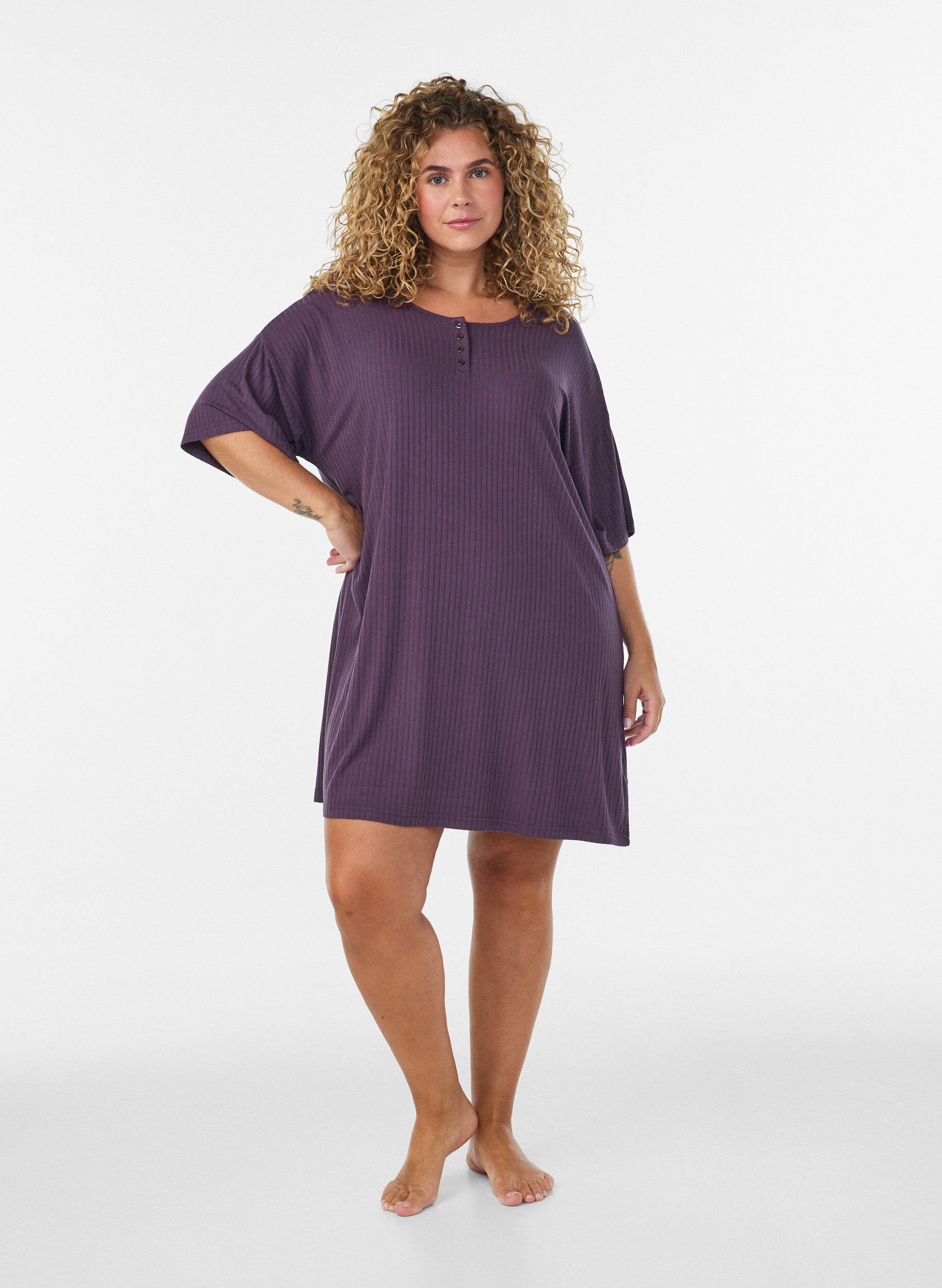 ZizziNachthemd aus Viskose-Jersey mit Rippstruktur, Lila, Model image number 1
