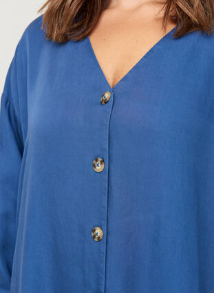 Bluse aus Lyocell mit V-Ausschnitt, Blue denim, Model image number 2