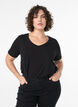 Einfarbiges Basic-T-Shirt aus Baumwolle, Schwarz, Model image number 0