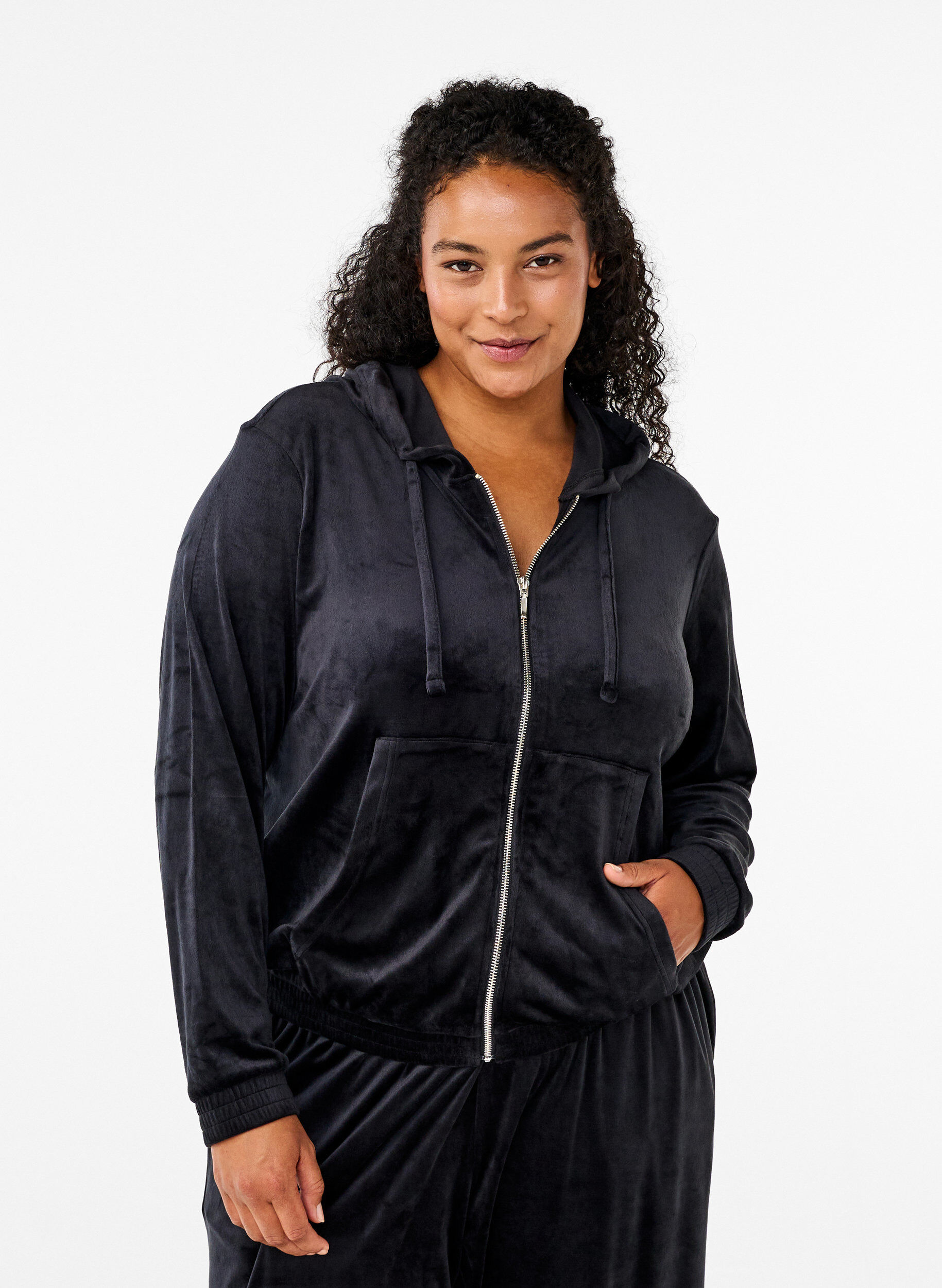 Zizzi Velours-Strickjacke mit Kapuze, Black, Model image number 0