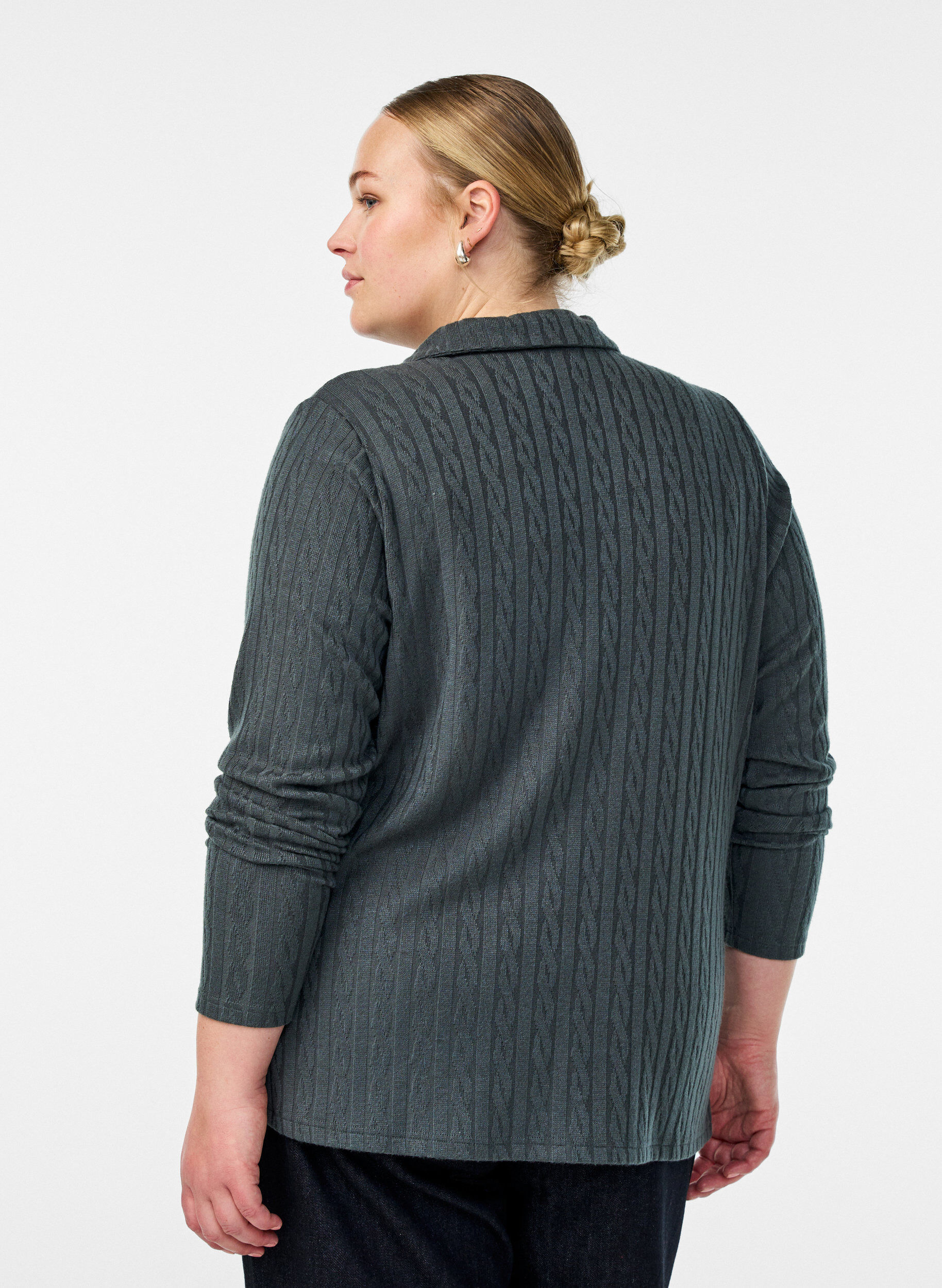 Zizzi Strickbluse mit Kragen und Zopfmuster, Gr&uuml;n, Model image number 2