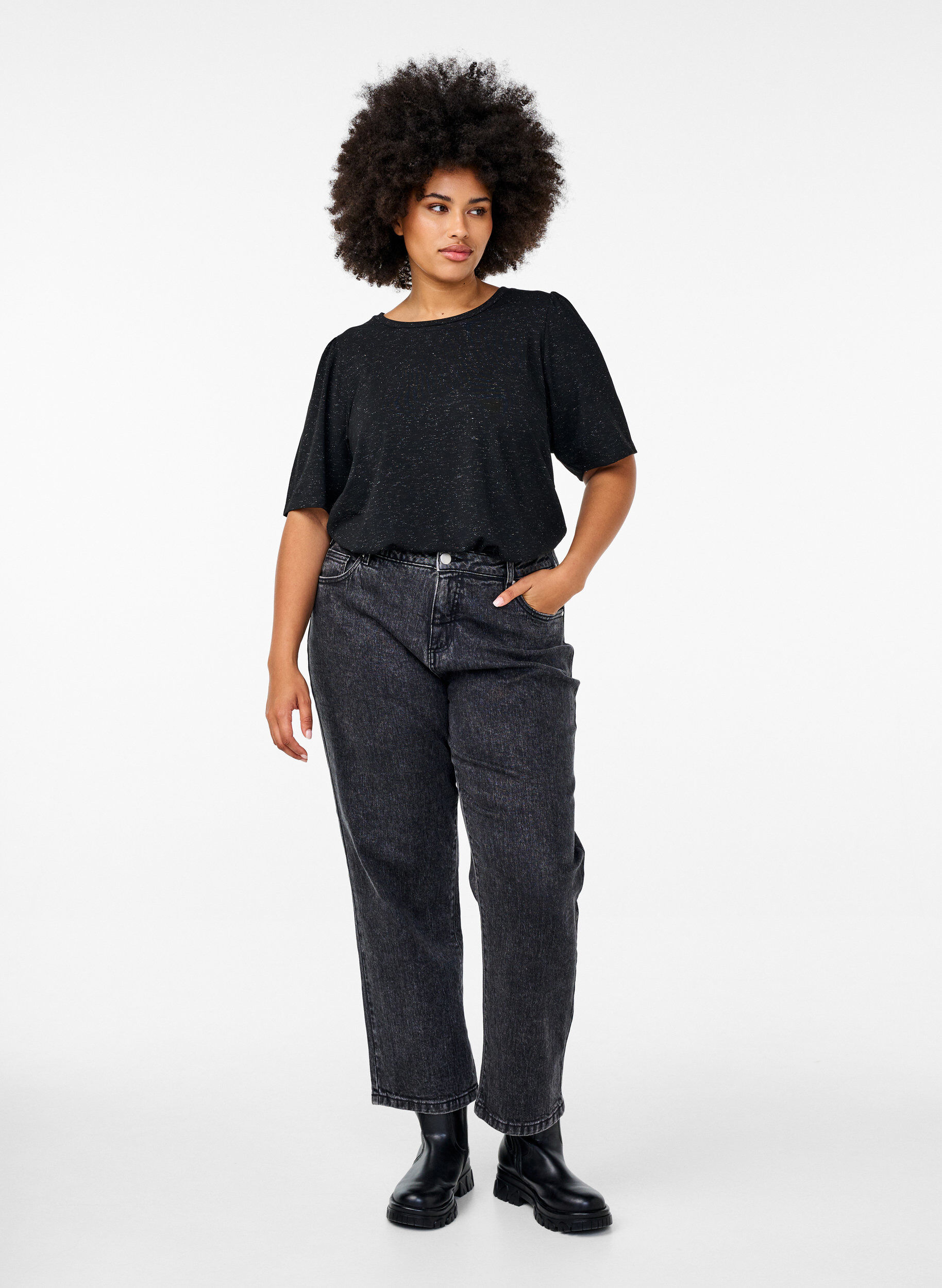 Zizzi T-Shirt mit Glitzer und kurzen Puff&auml;rmeln, Schwarz, Model image number 1