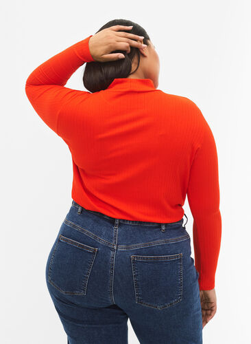 Taillierte Bluse aus Viskose mit hohem Halsausschnitt, Orange.com, Model image number 1