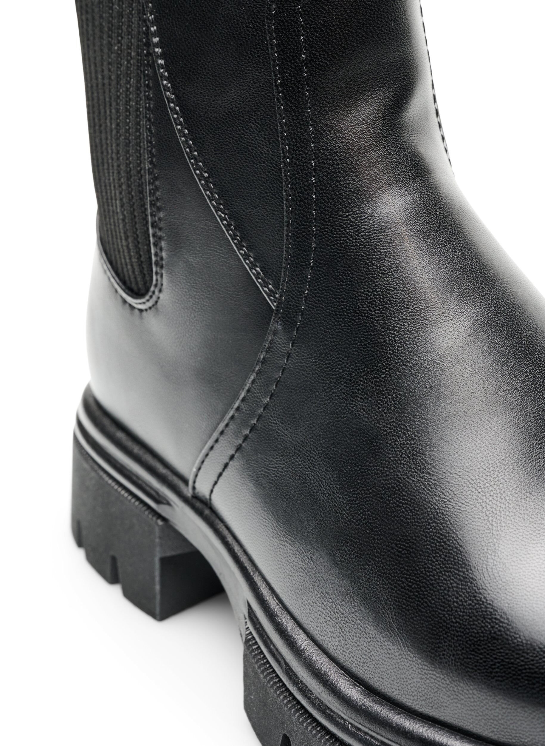 ZizziChelsea-Boot mit klobiger Sohle und gerippten Eins&auml;tzen, Schwarz, Packshot image number 2