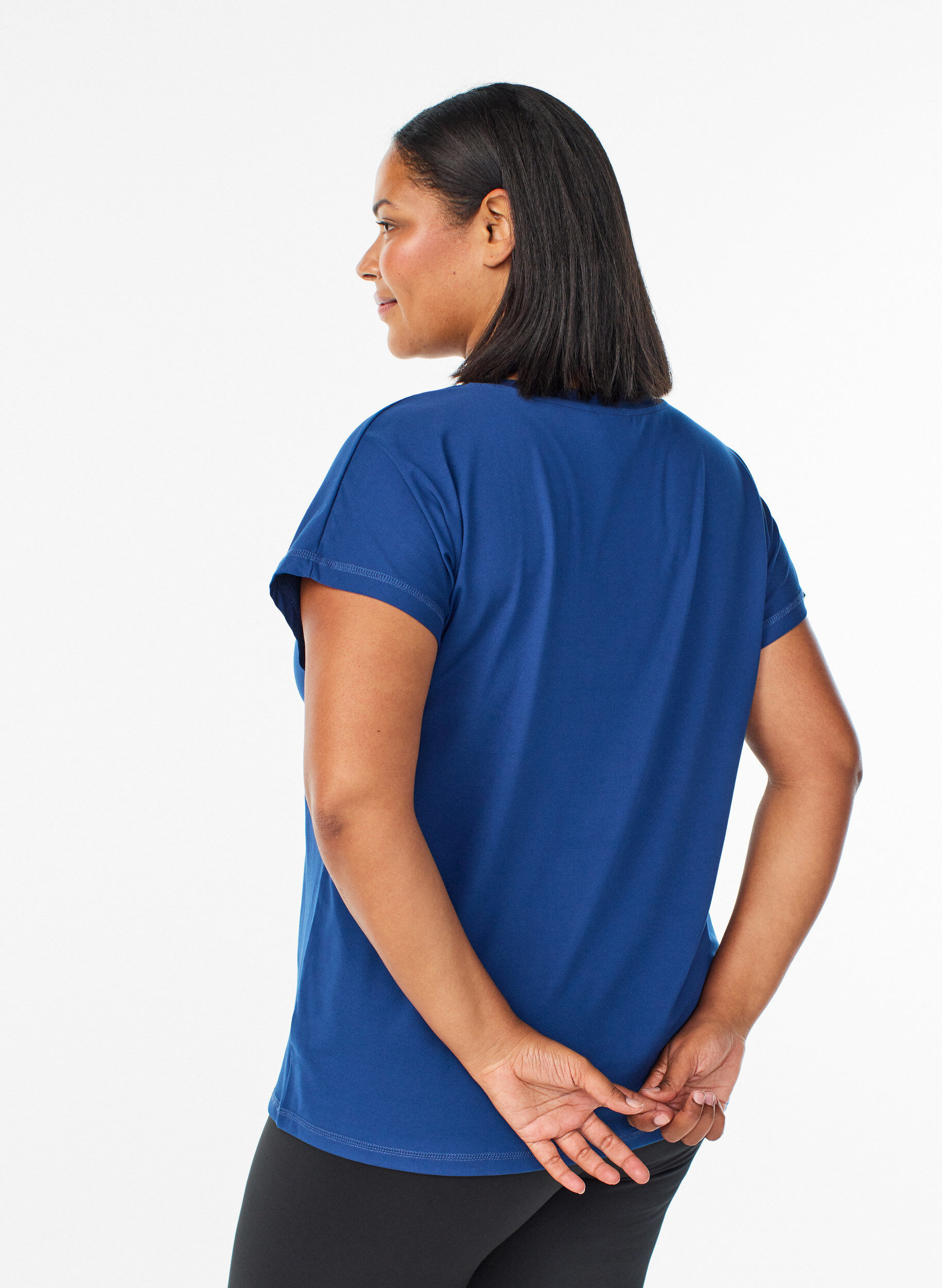 Zizzi Lockeres Trainings-T-Shirt mit V-Ausschnitt, Blau, Model image number 2