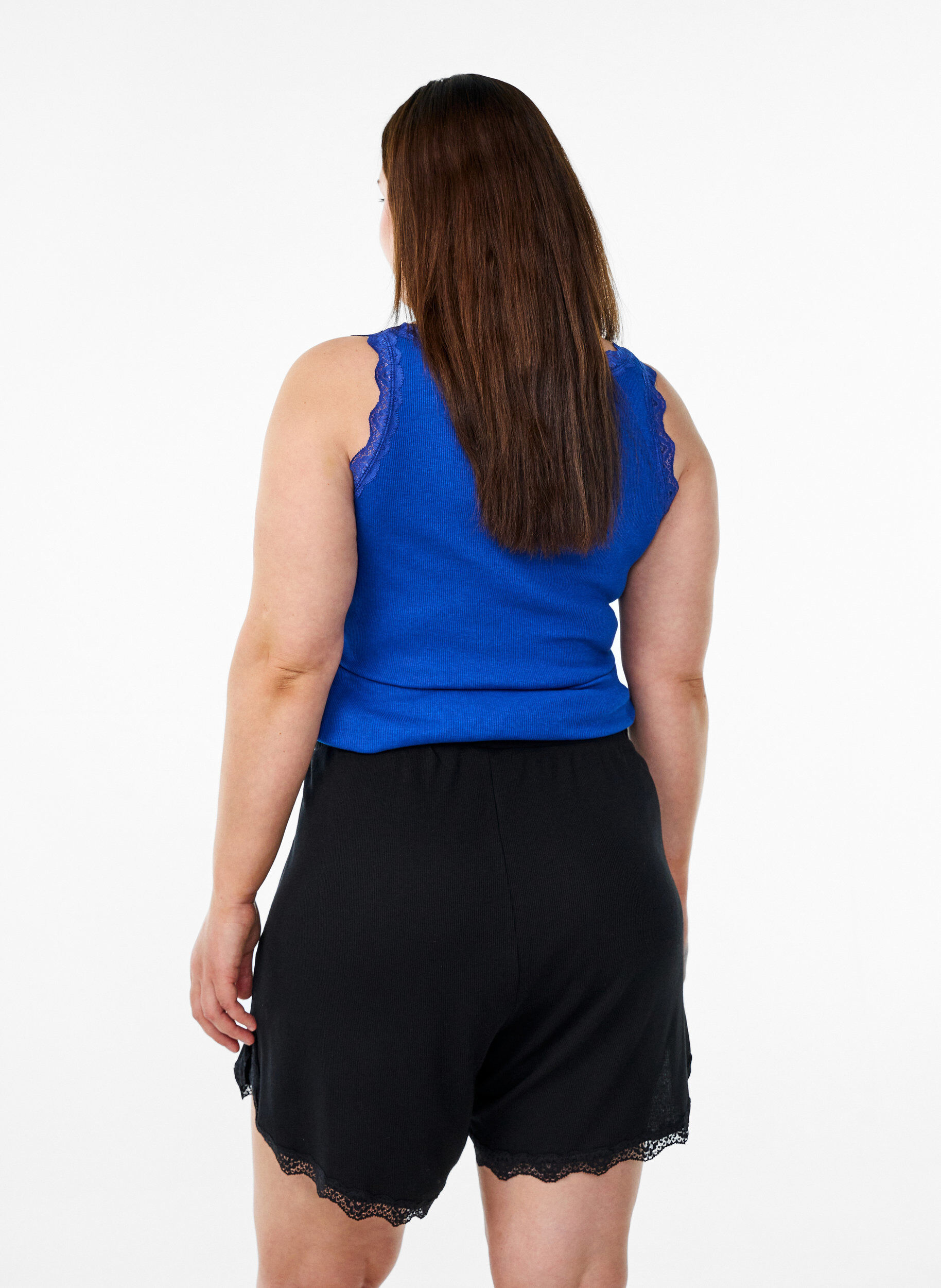 Zizzi Lockere Nachtshorts aus geripptem Material mit Spitzensaum, Schwarz, Model image number 2