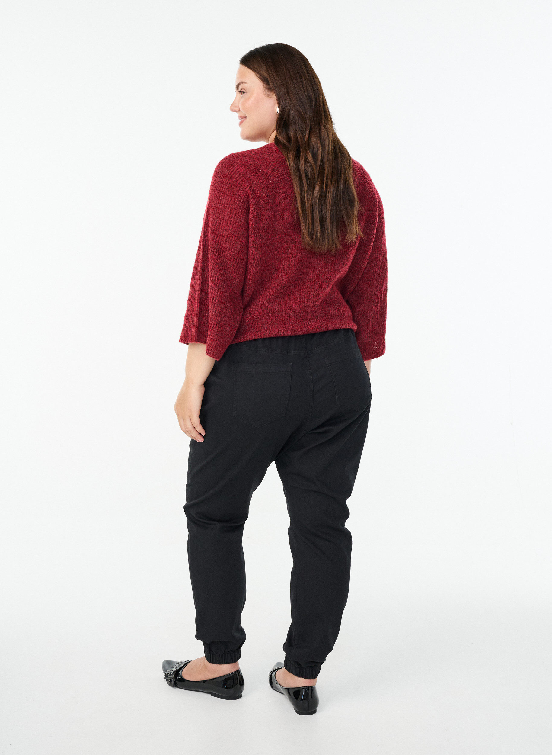 Zizzi Jeans-Jogginghose mit Taschen, Schwarz, Model image number 1