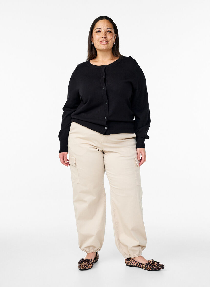 Strickjacke mit Knöpfen aus Viskosemischung, Black, Model image number 2